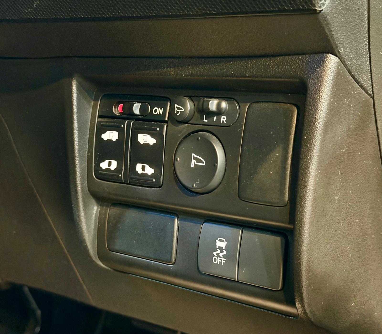 Honda Freed SPIKE Hybrid 2013