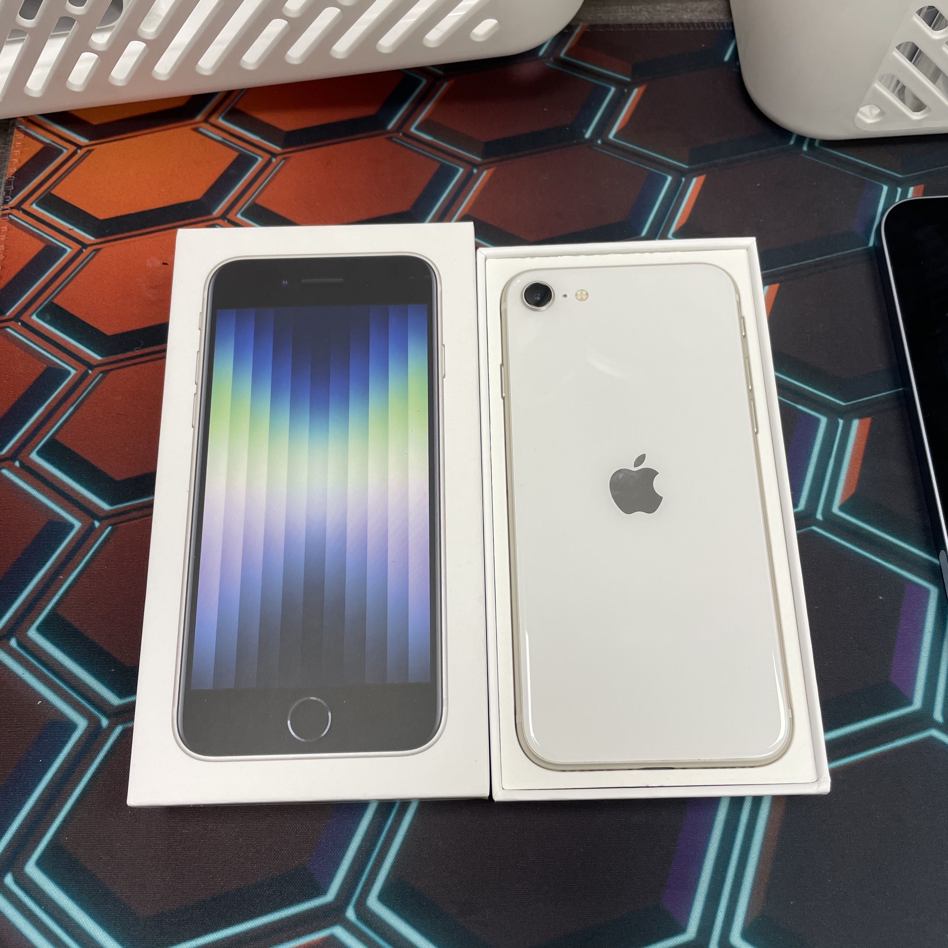 *7279 Se 3 勁靚機 128GB 電82 白色 white