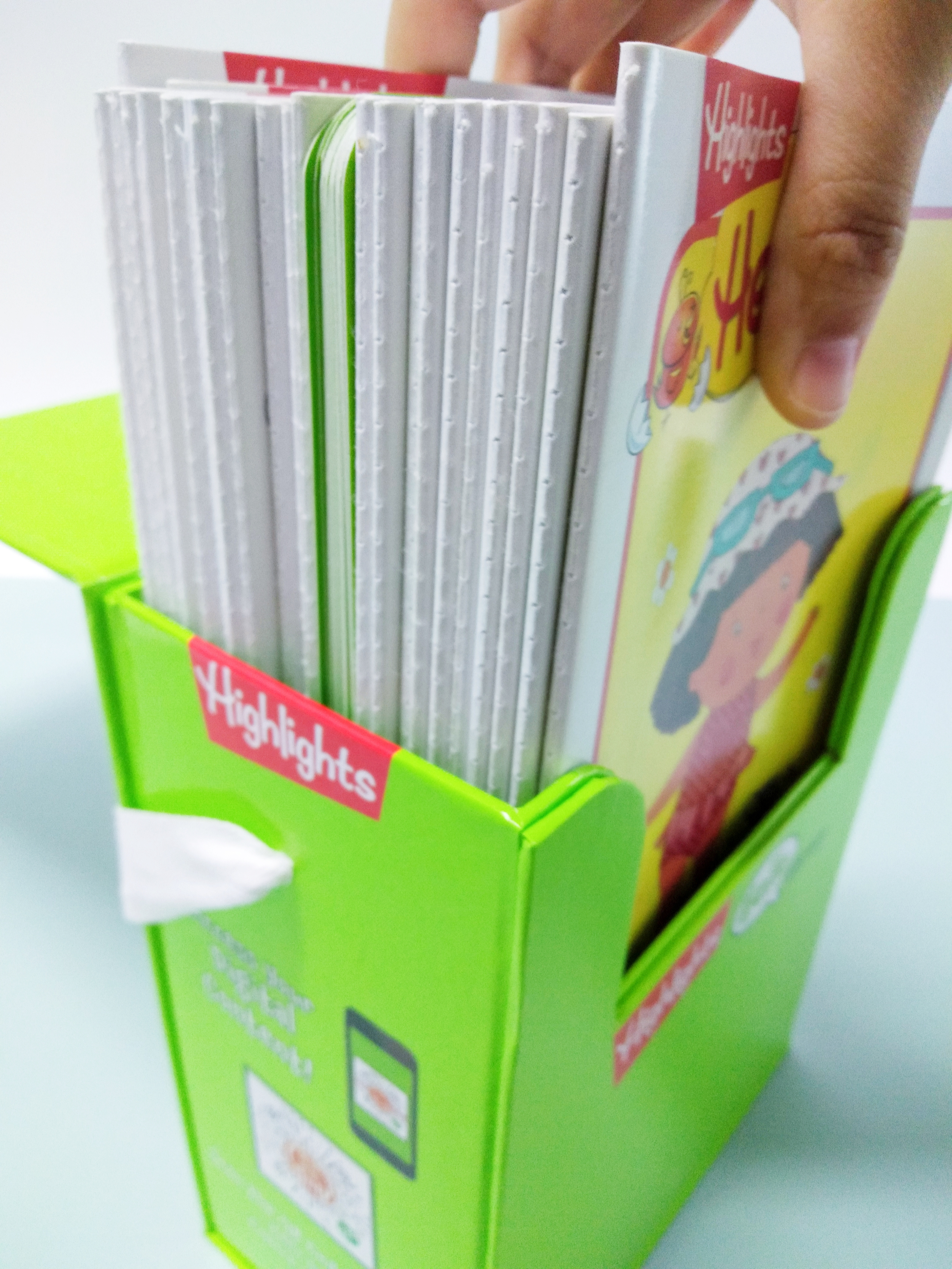 Highlight Hello library .低幼雜誌TOP1！正版《Hello雜誌》 24冊套裝