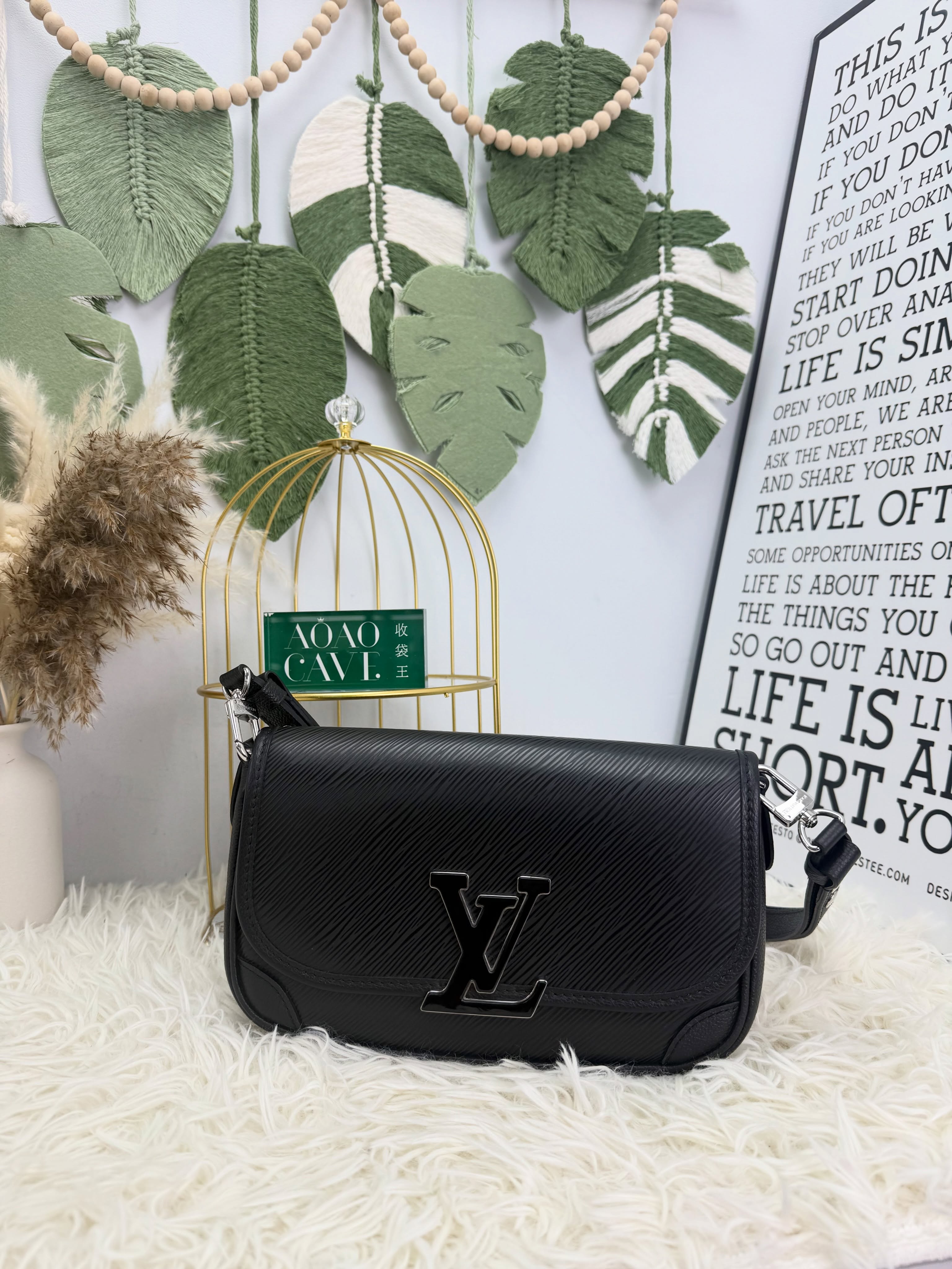 Lv👜 PRE OWNED 🛍️ 黑色 真皮水波纹法棍 🖤