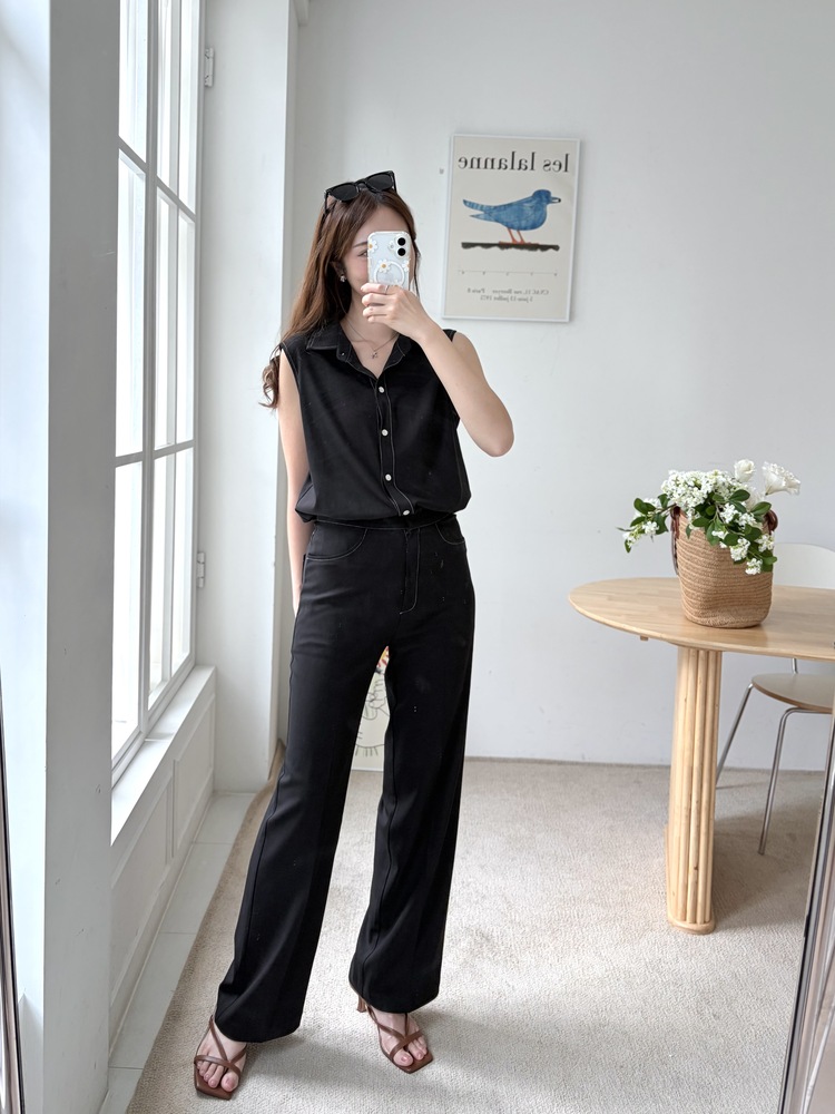 Topstitched Sleeveless Blouse (Black)