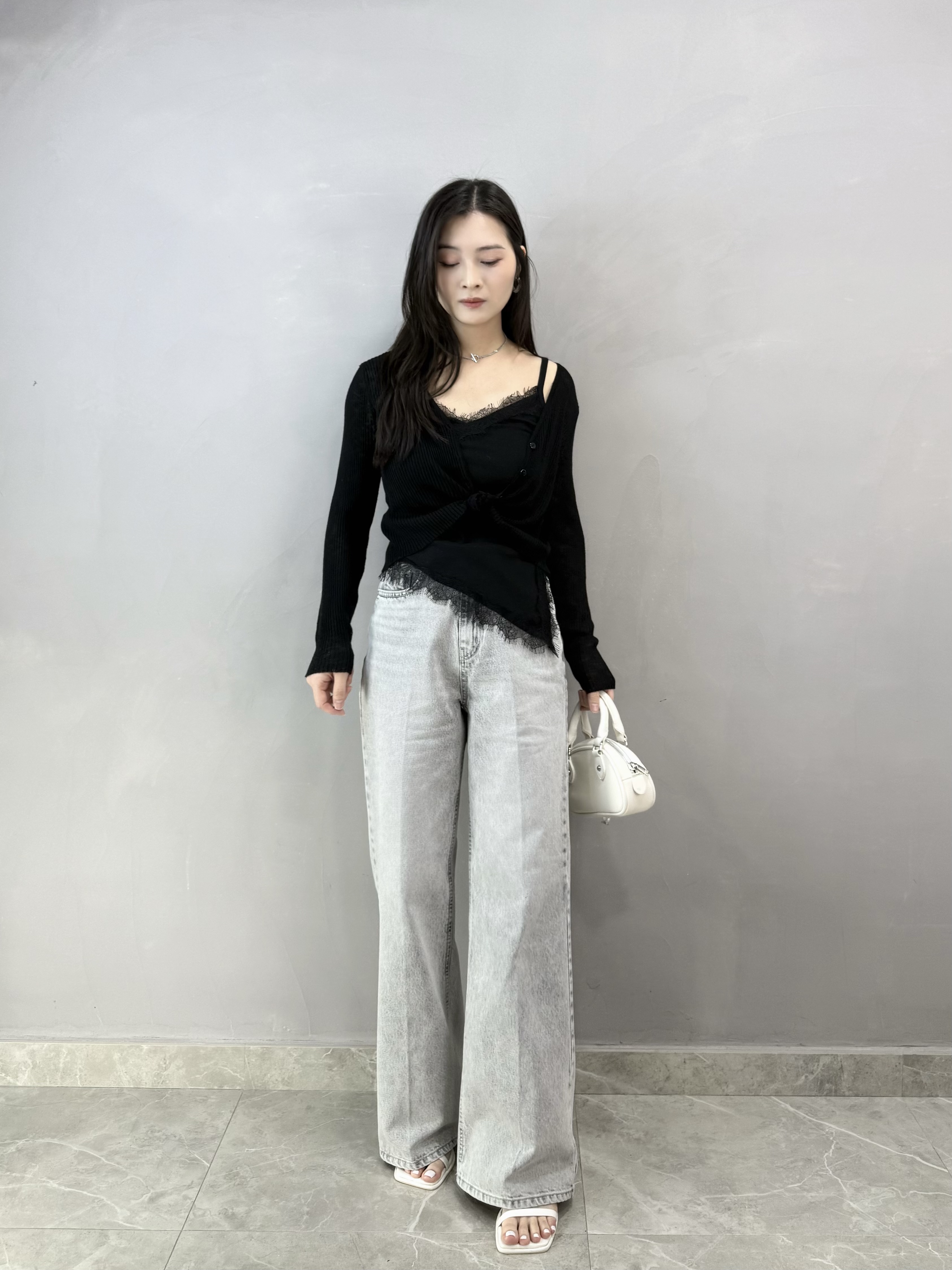 I77 洗水灰直腳牛仔褲