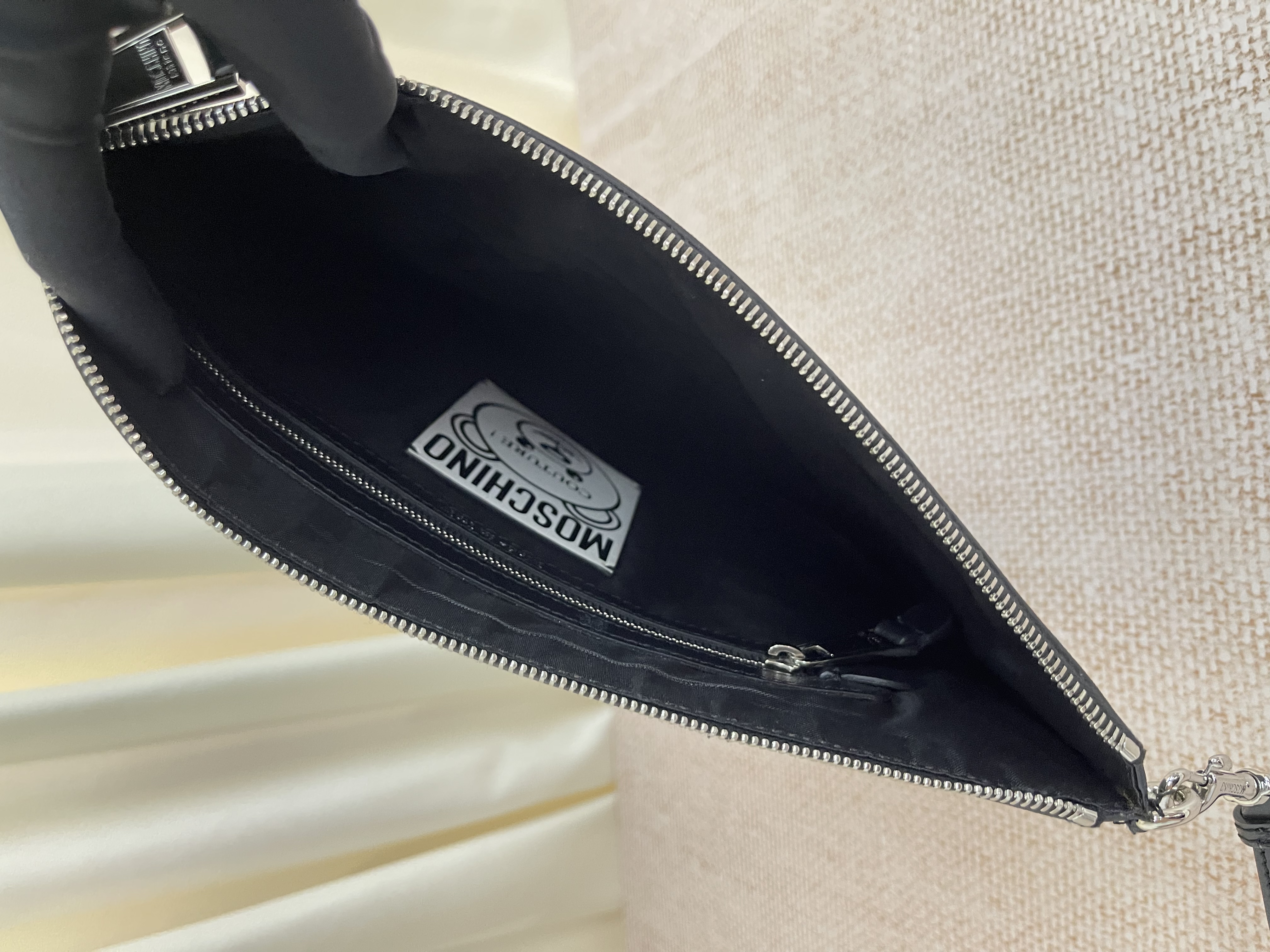 Pre-owned Moschino Teddy Bear Clutch/ Product Code: 26031303