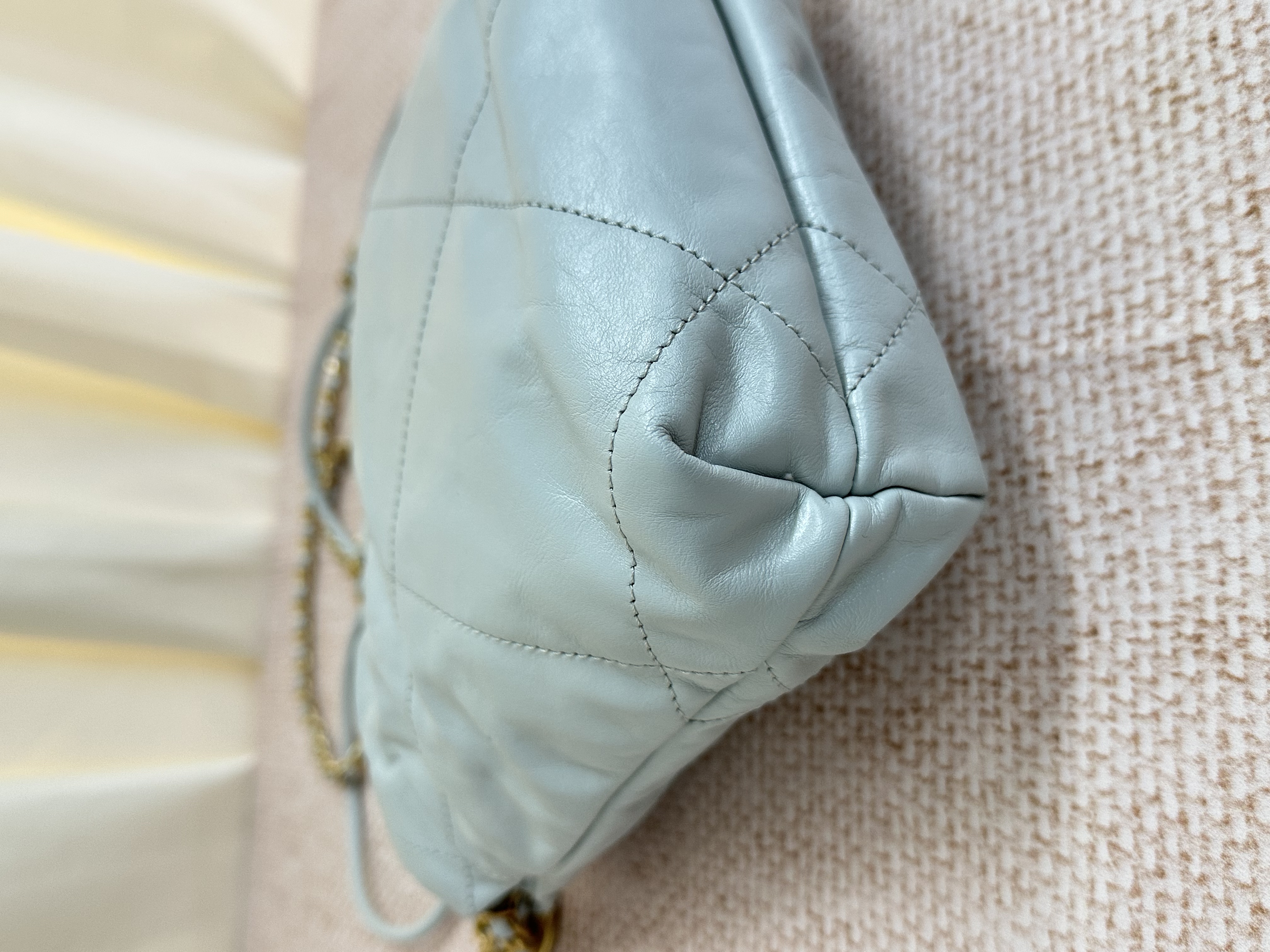 Pre-owned Chanel 22 handbag/ Product Code: 26040609