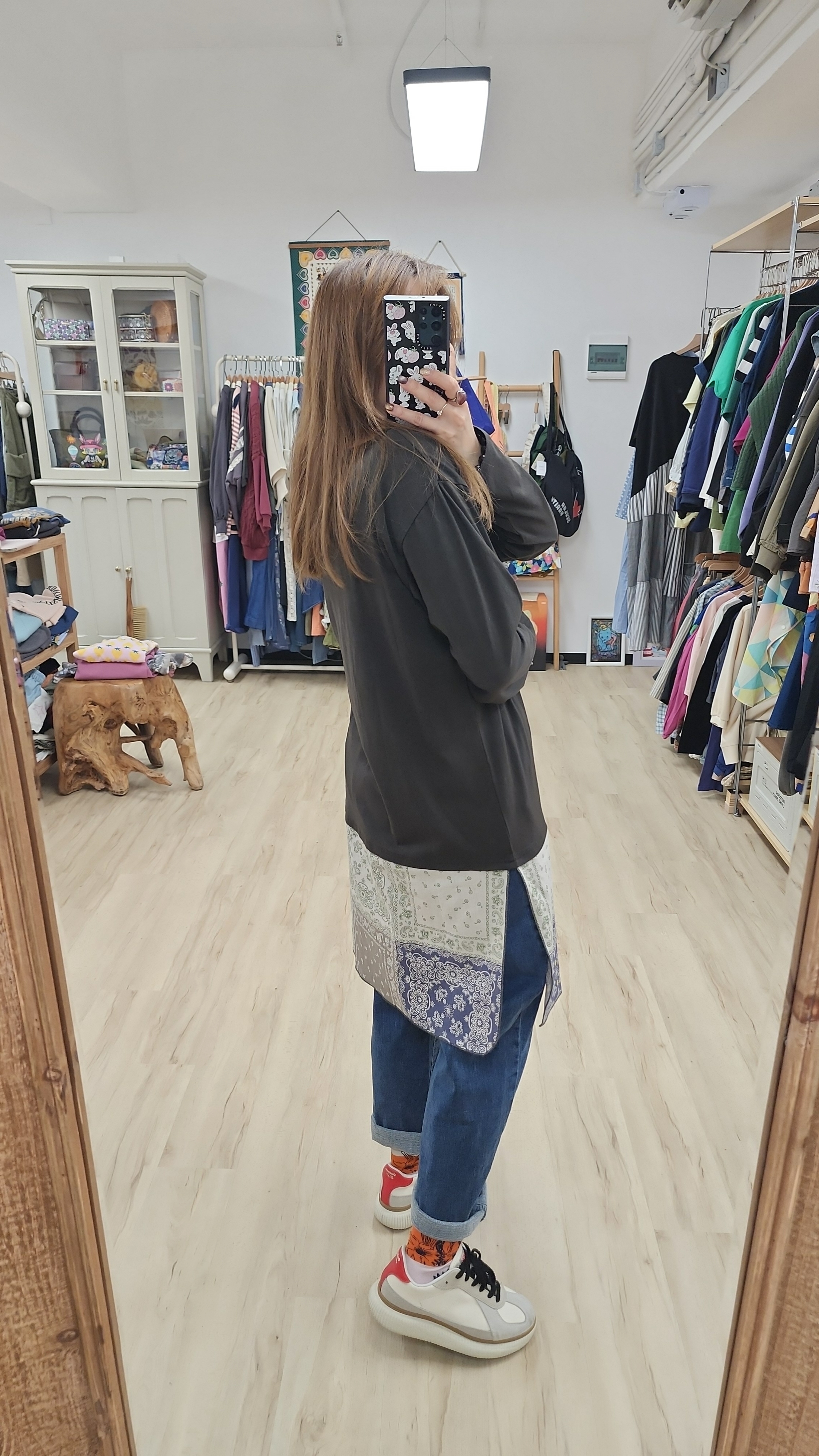 日牌炭灰拼腰果花布中長裙