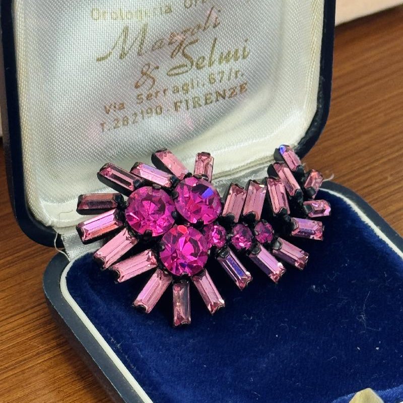 1980s Czechoslovakian Pink Rhinestone Black Metal Frame Brooch (B011)