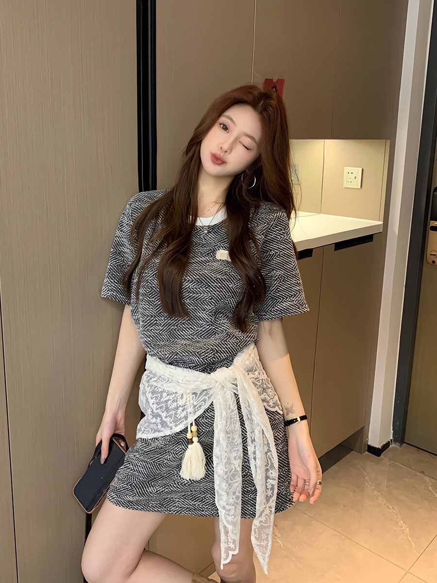 B236(3202) 韩系双色面料小香风肌理感上衣与付丝巾短裙灰套装