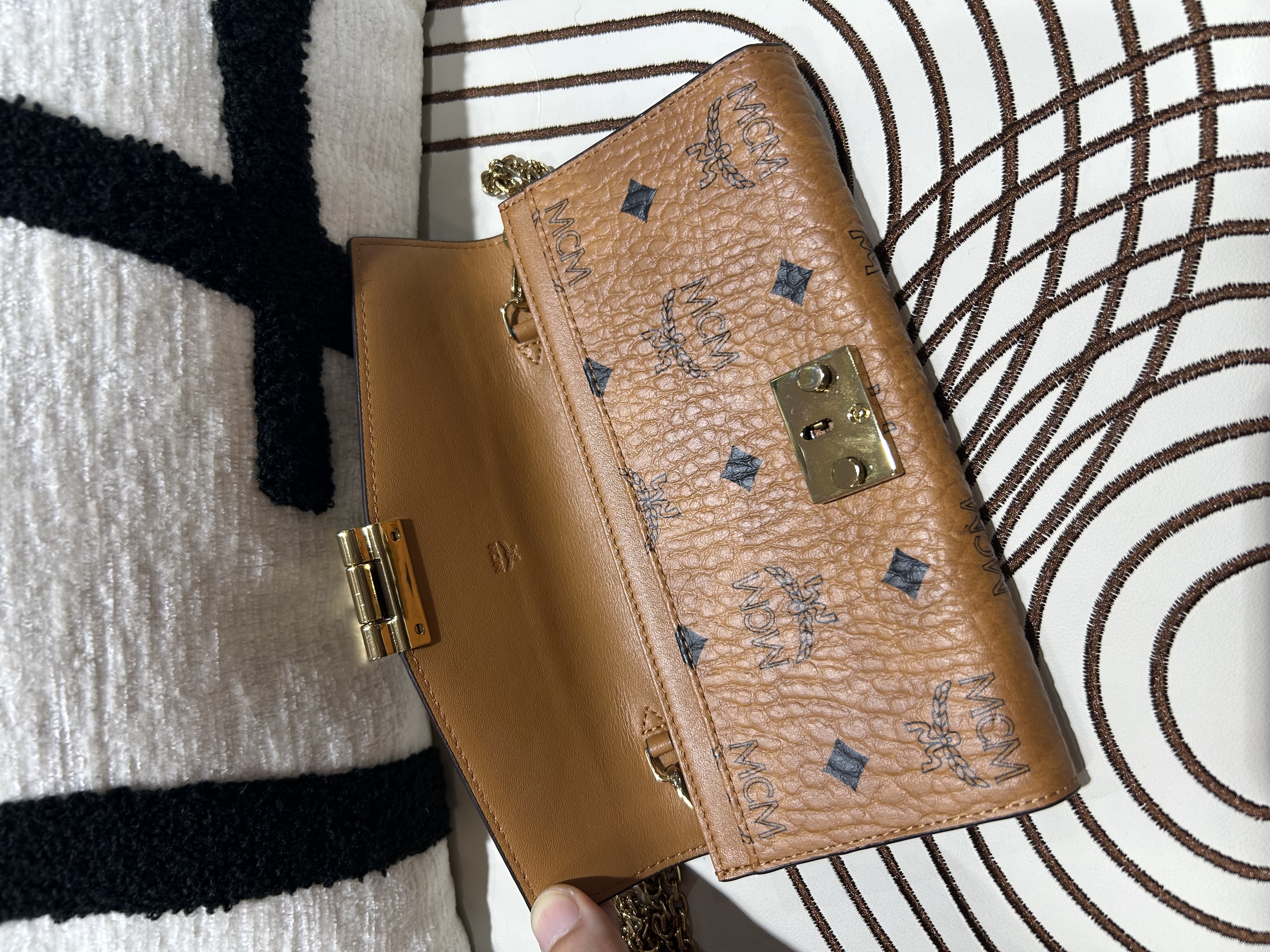 MCM Visetos Patricia Wallet On Chain woc calfskin  100%Authentic, 98%New  ✅原裝鏈條✅Dust bag