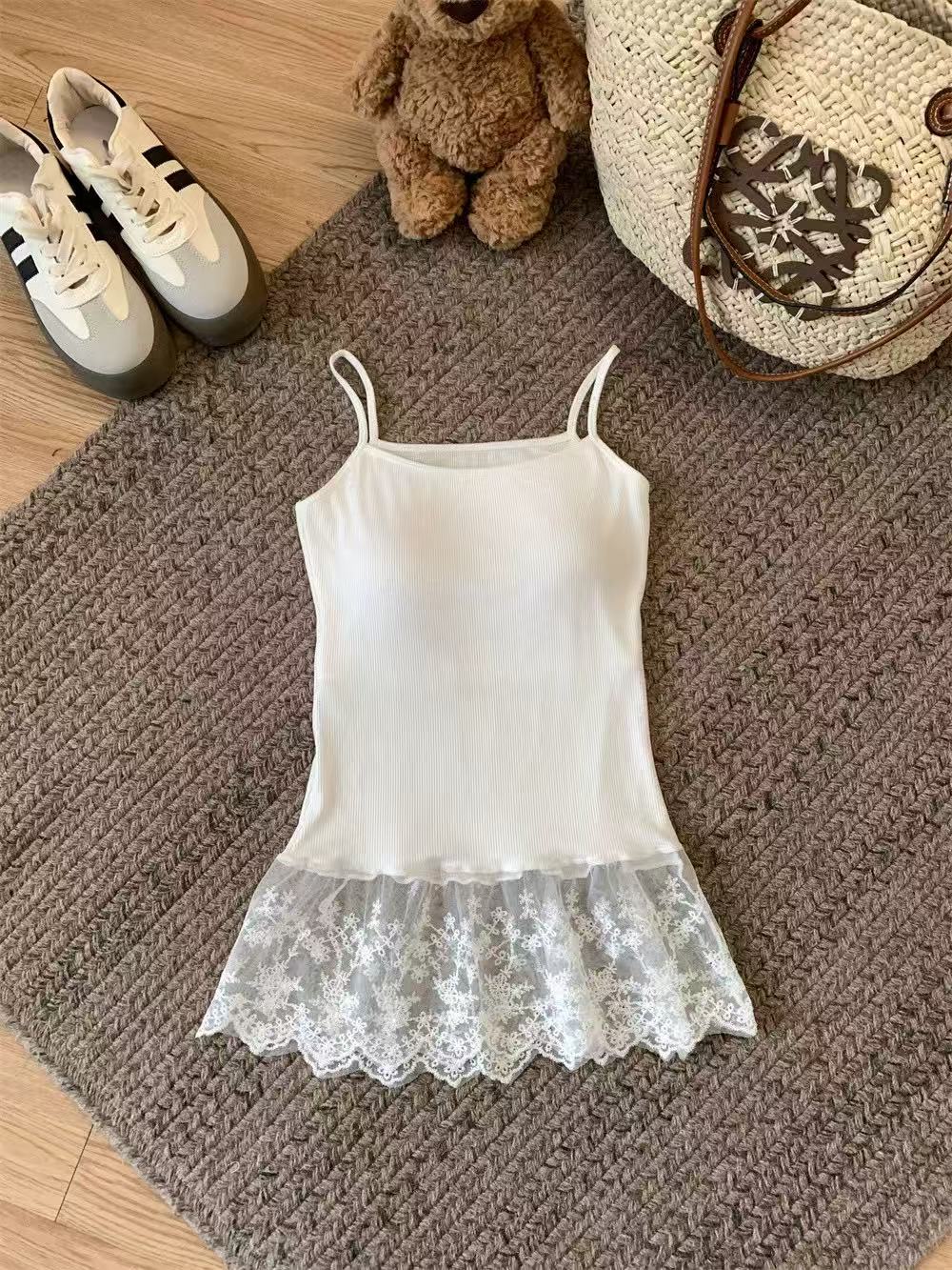 TP341蕾丝摆叠穿背心