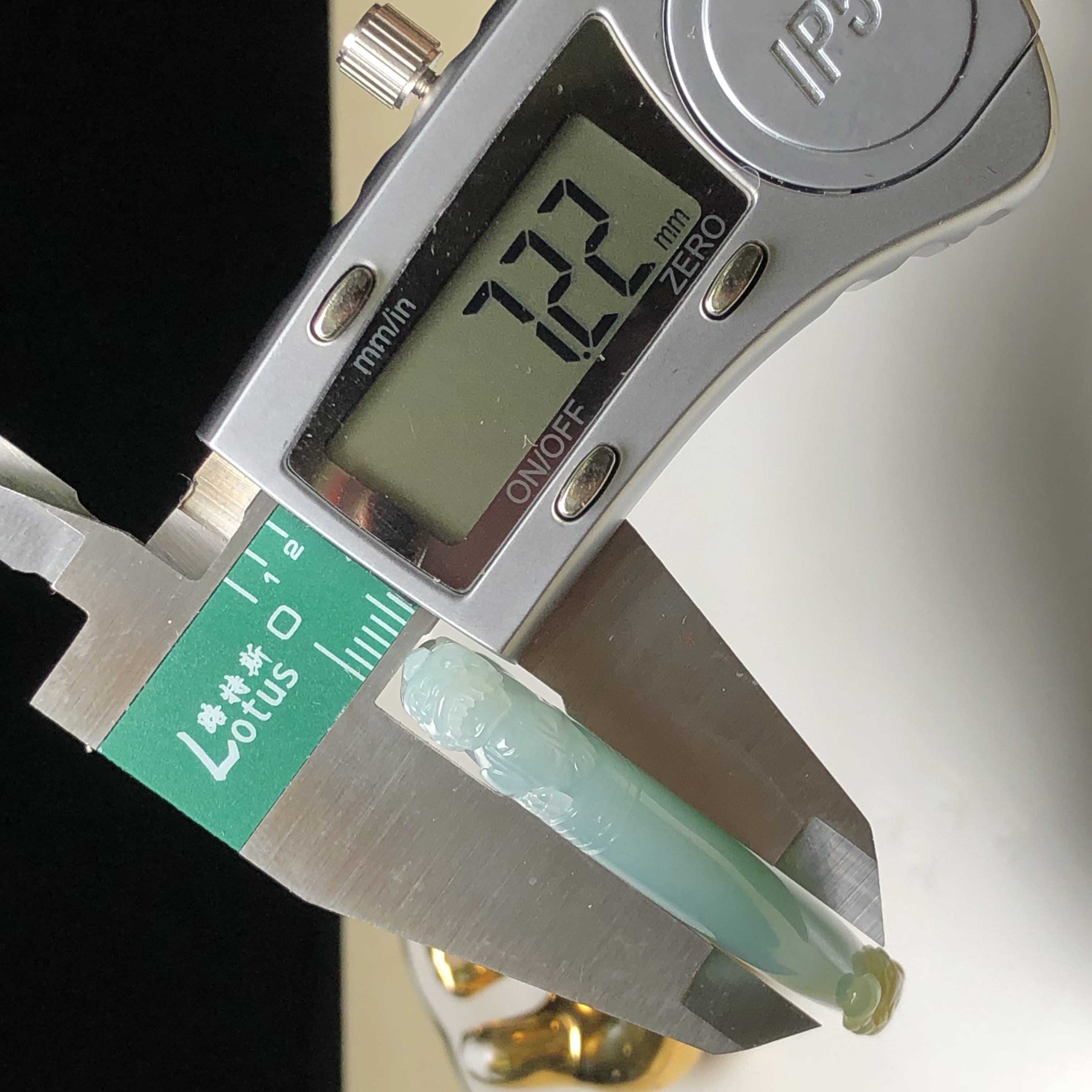 YK00295 翠色帶翡龍牙吊墜