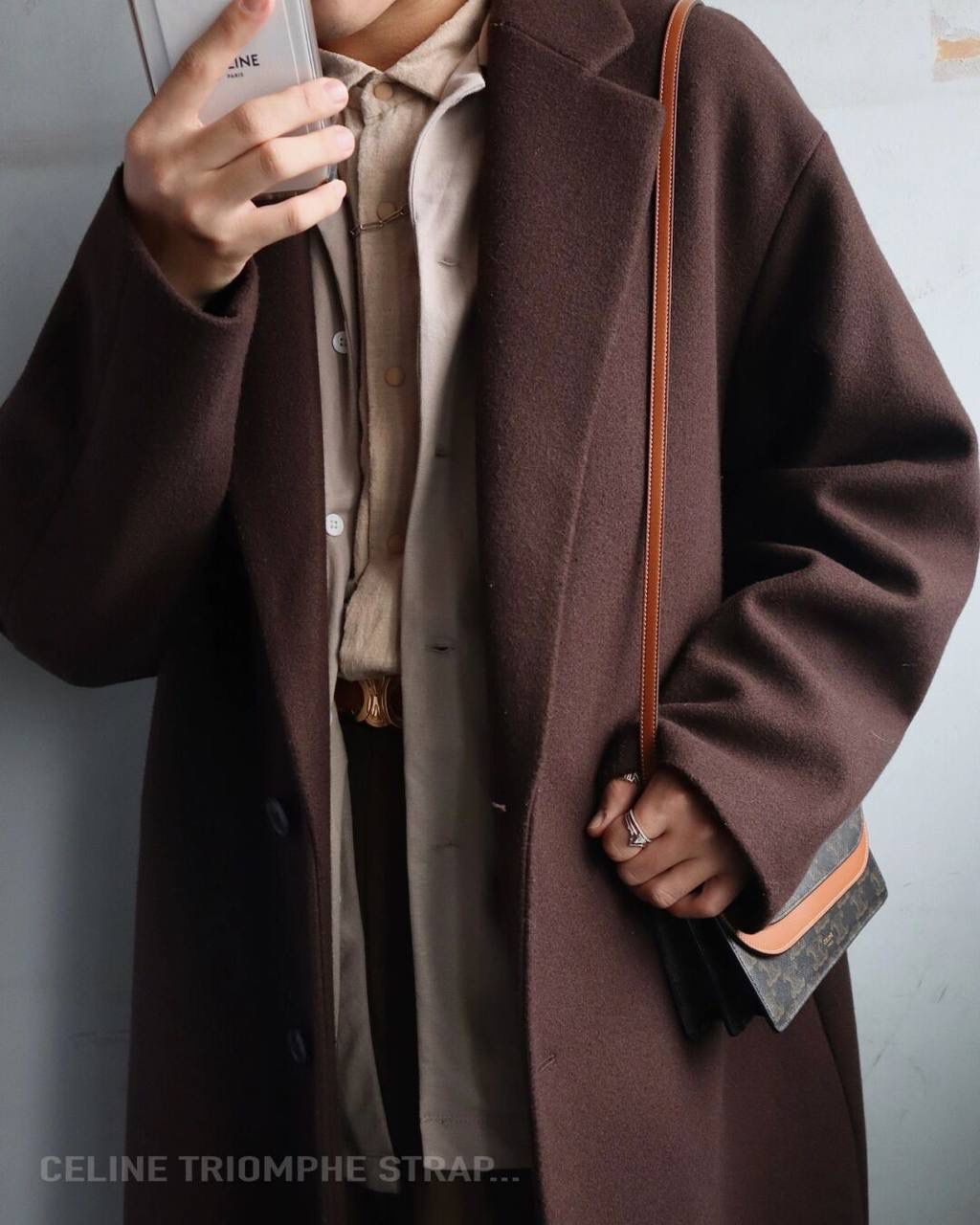 🔥大货实拍图 𝗖𝗘𝗟𝗜𝗡𝗘♥𝗖𝗔𝗡𝗩𝗔𝗦 𝗪𝗢𝗖风琴包 型号：10D852 尺寸：20*11.5cm 𝗖𝗲𝗹𝗶𝗻𝗲的这个𝗪𝗼𝗰包也叫三合一，真的物超所值了！啥都能装啊！pro max生活基本用品都能塞下，还有专门的放卡区，功能齐全太给力了！难怪男生们也偏爱ta！