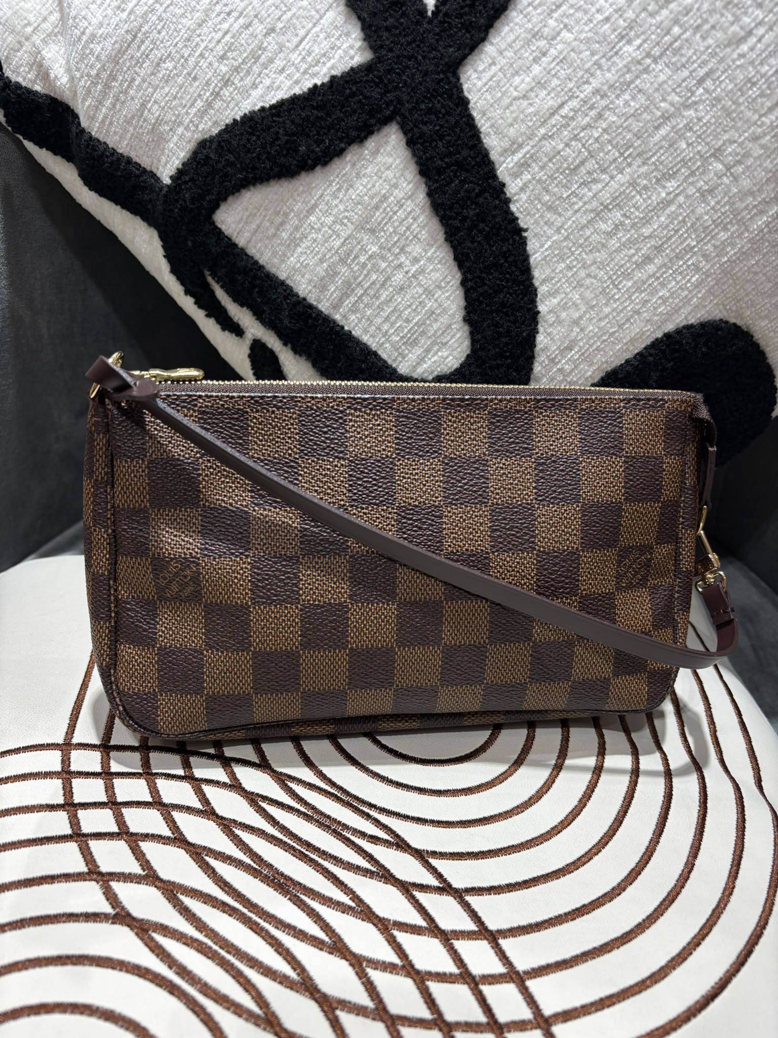 未使用品 LV Pochette Monogram 100%Authentic, unused 未使用品