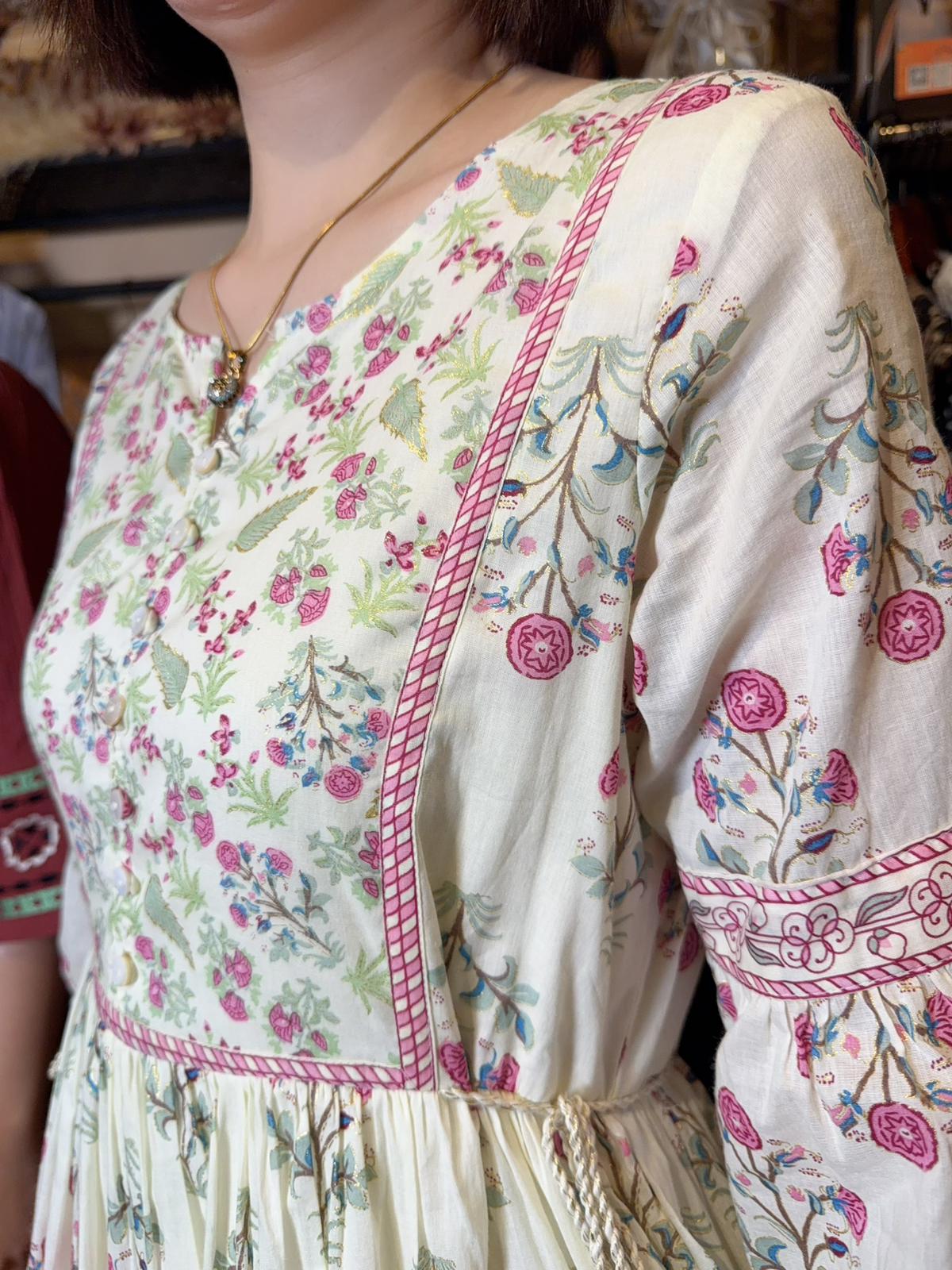 Milky Cottage Floral 4-Rope OP 44" #1463