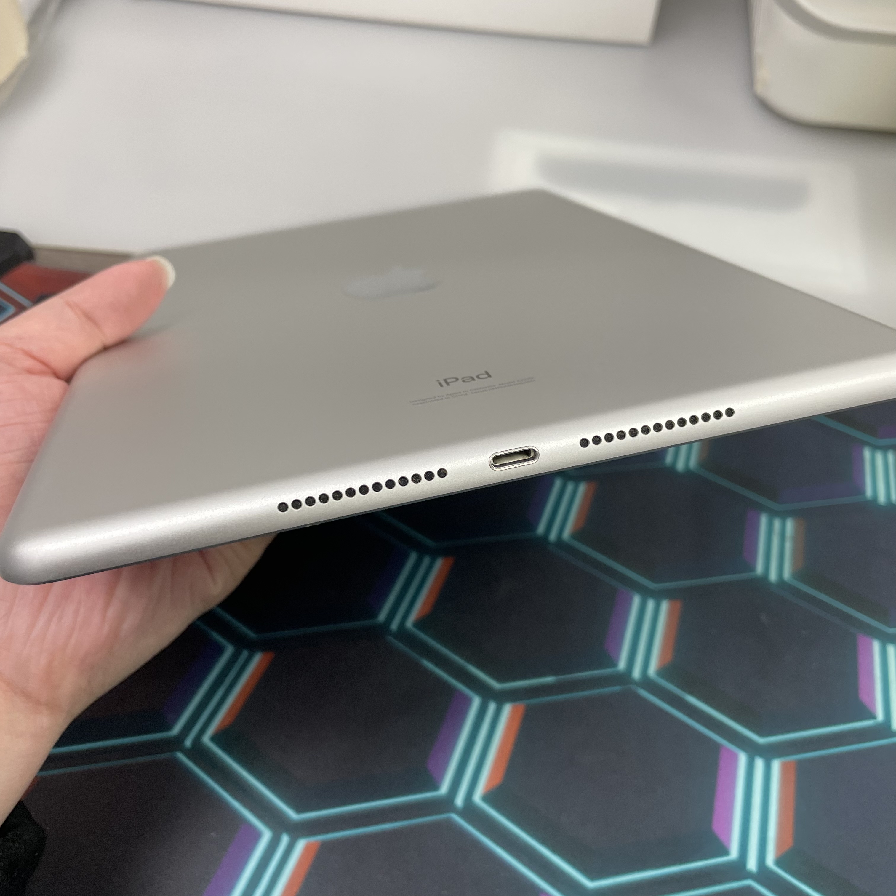 *768981 iPad 8 勁靚機 128GB WIFI版 銀色 sliver