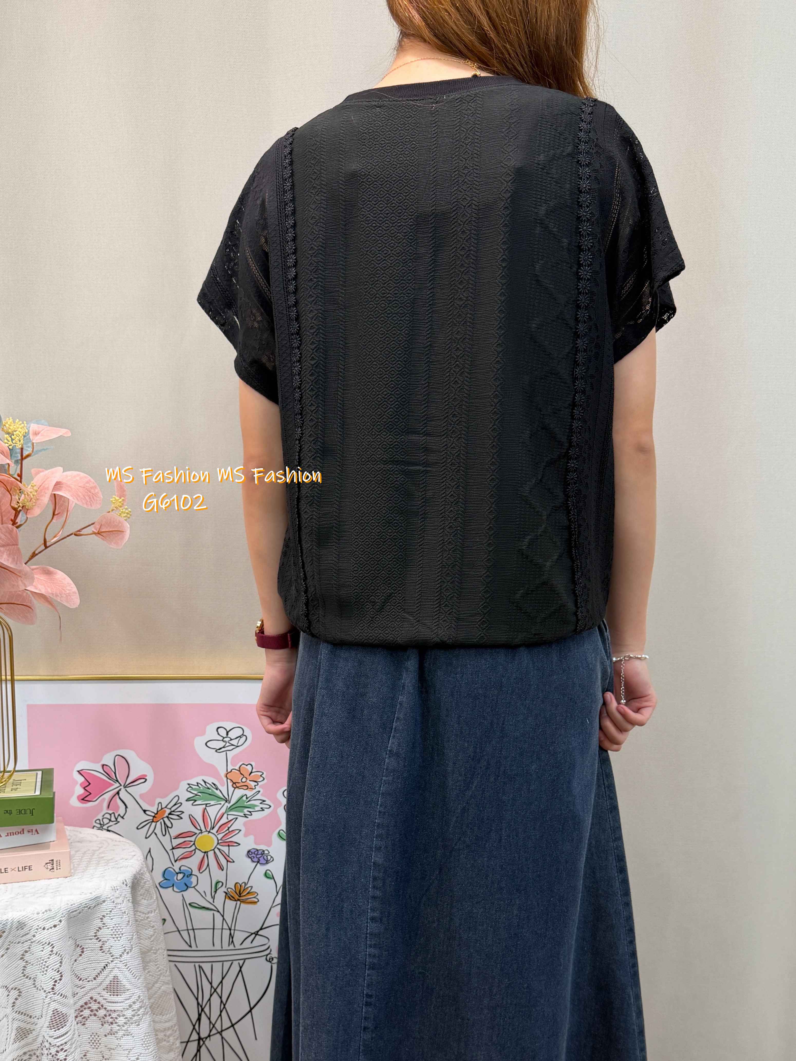 G6102 韓國🇰🇷暗紋淨色通花top