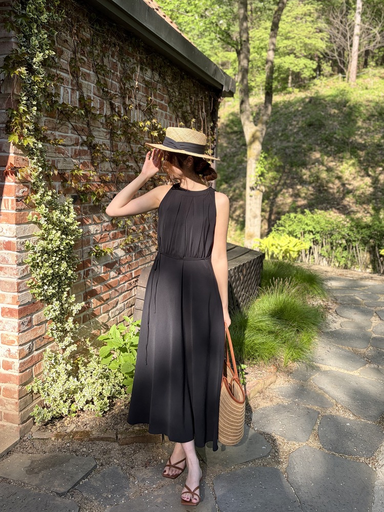 Pleated Halter Maxi Dress (Black)