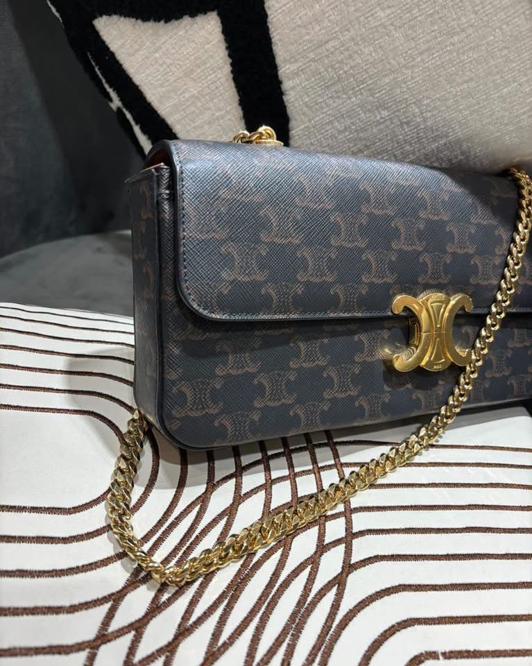 Celine triomphe chain shoulder bag  100%Authentic,98%new ✅dust bag 