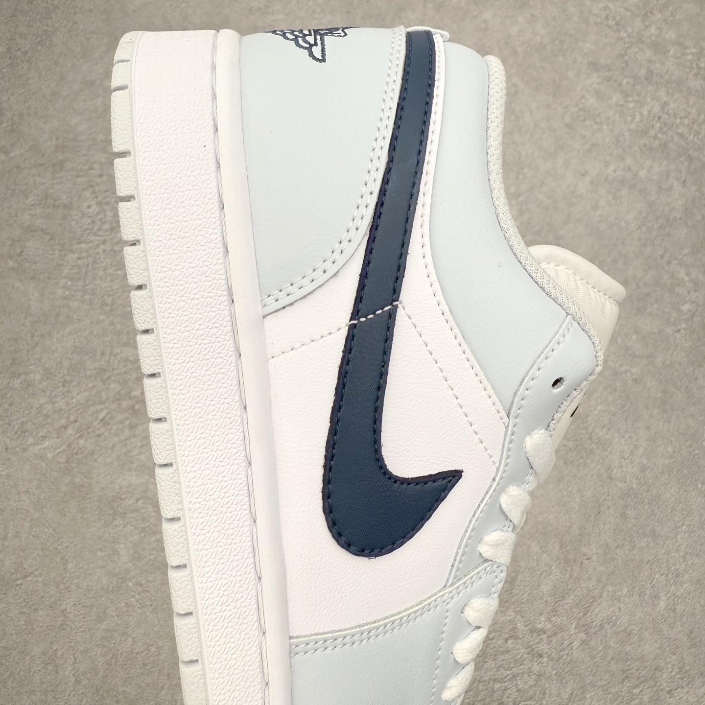 Air Jordan 1 Low 553558-146