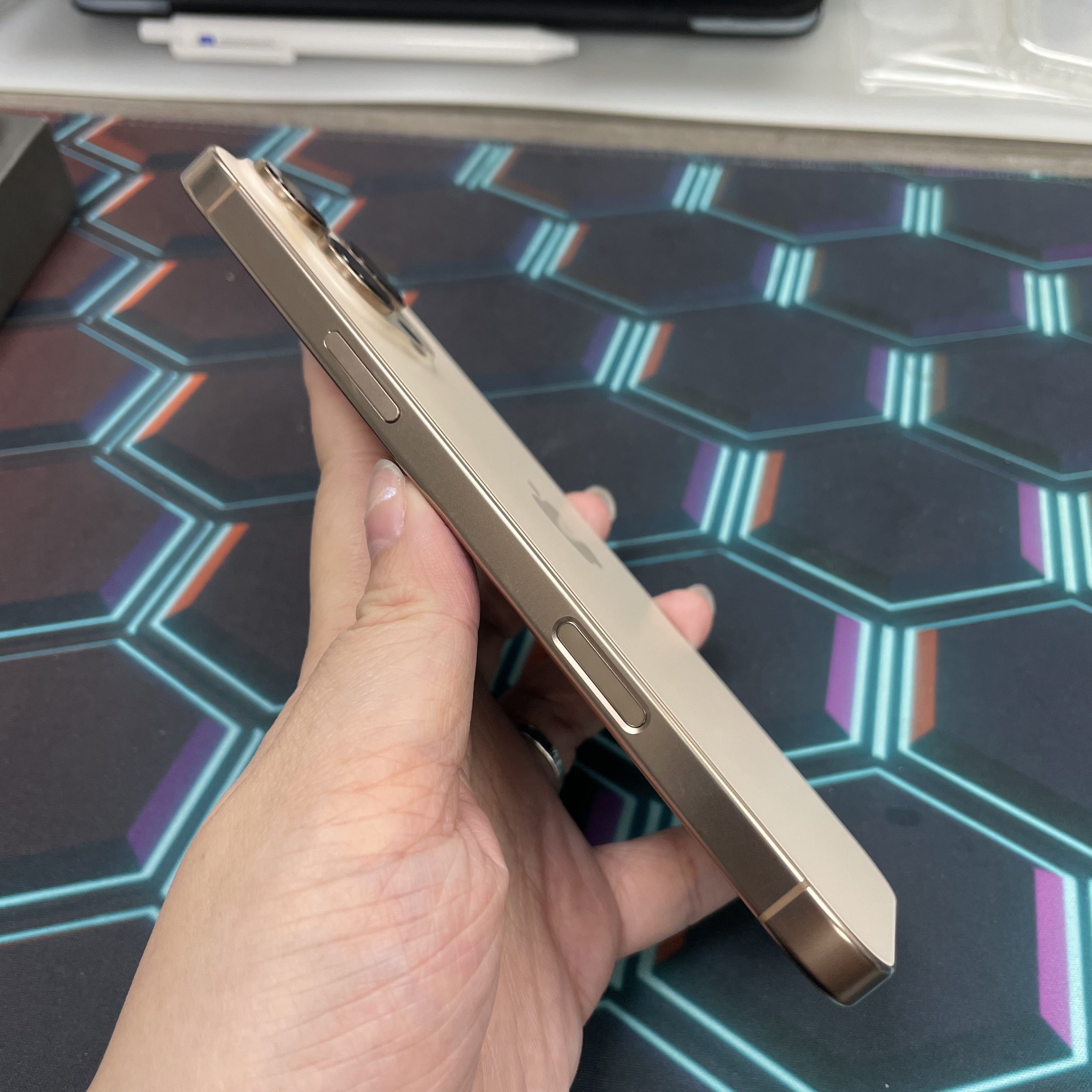 *7721 16 Pro max 勁靚機 256GB 電100 沙色 gold 日版