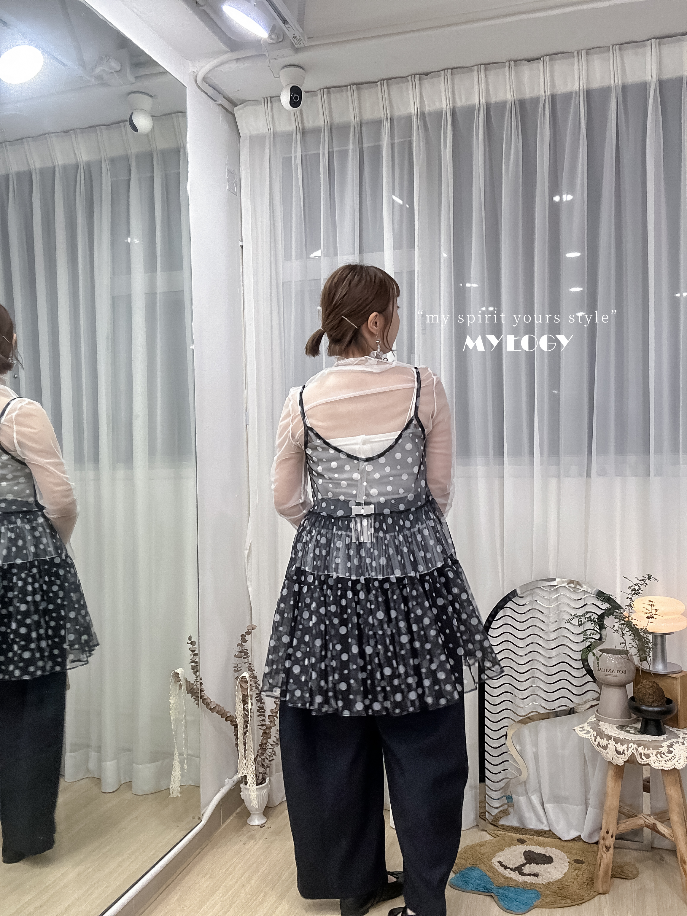 造型輕盈呼吸術～高領薄紗裙擺罩衫 NK0002