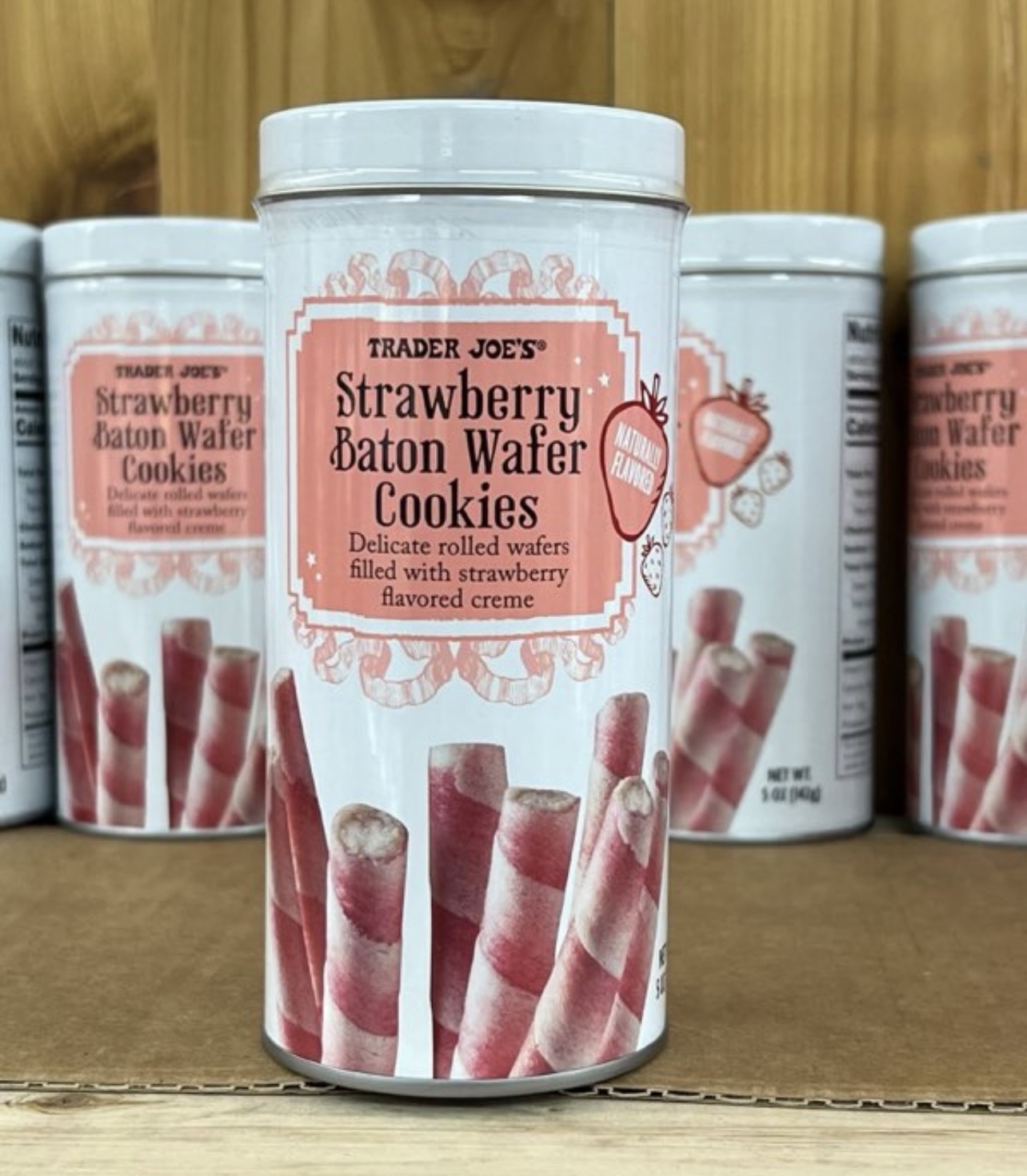 🇺🇸 Trader Joe's Strawberry Baton Wafer Cookies 士多啤梨忌廉威化卷 142g
