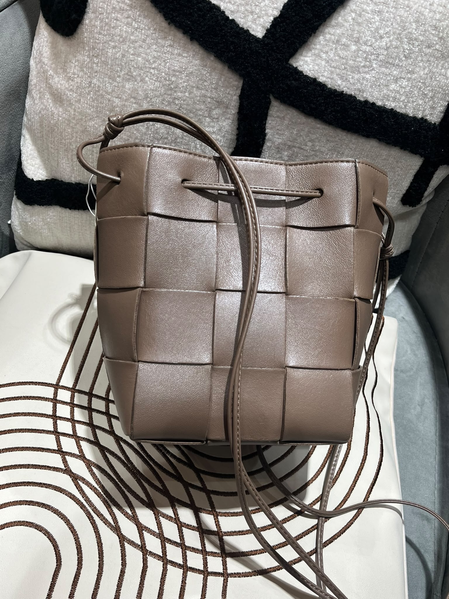 Bottega veneta BV intrecciato bucket bag 100%Authentic,95%new