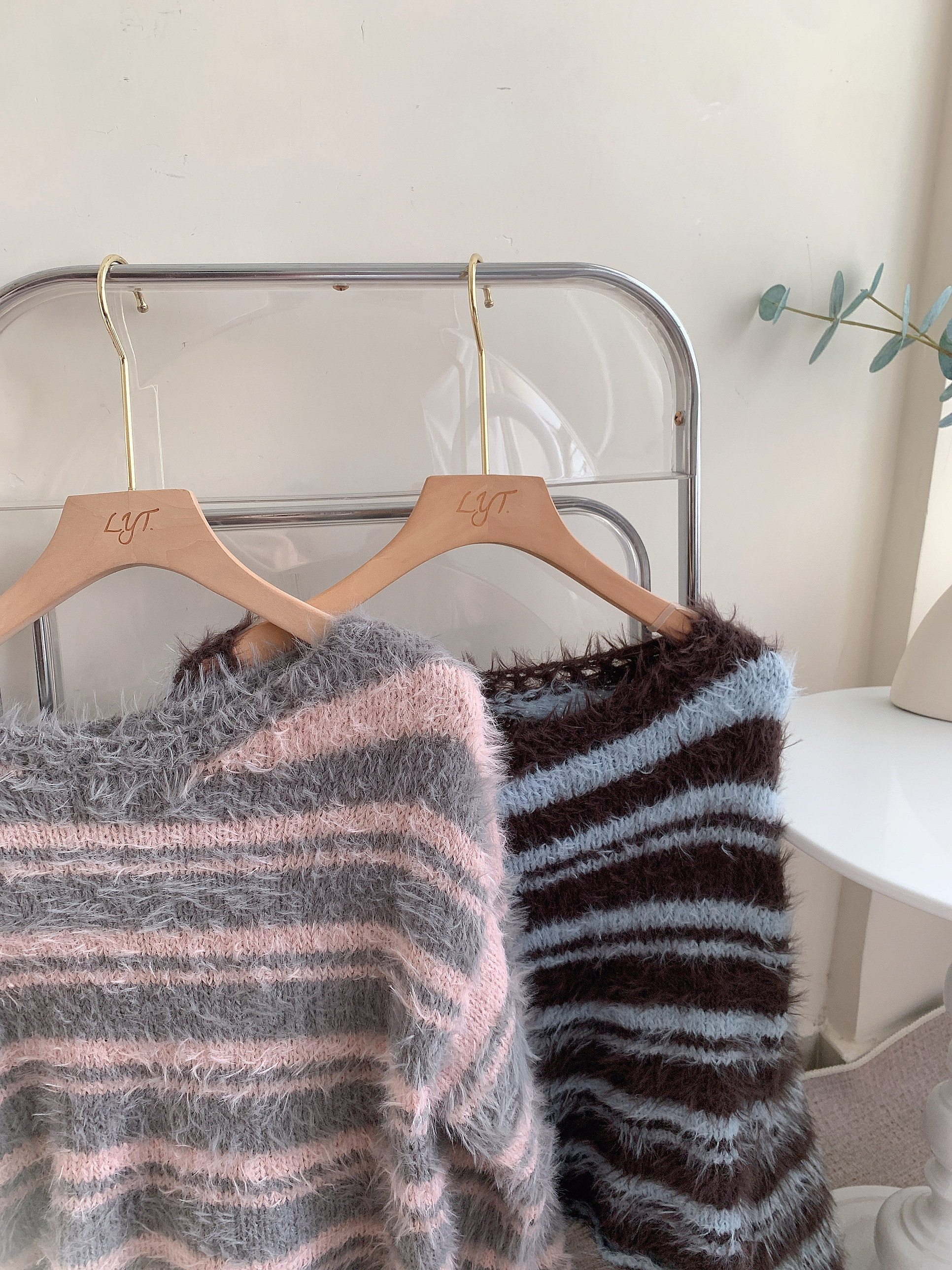 啡藍間水貂毛毛top