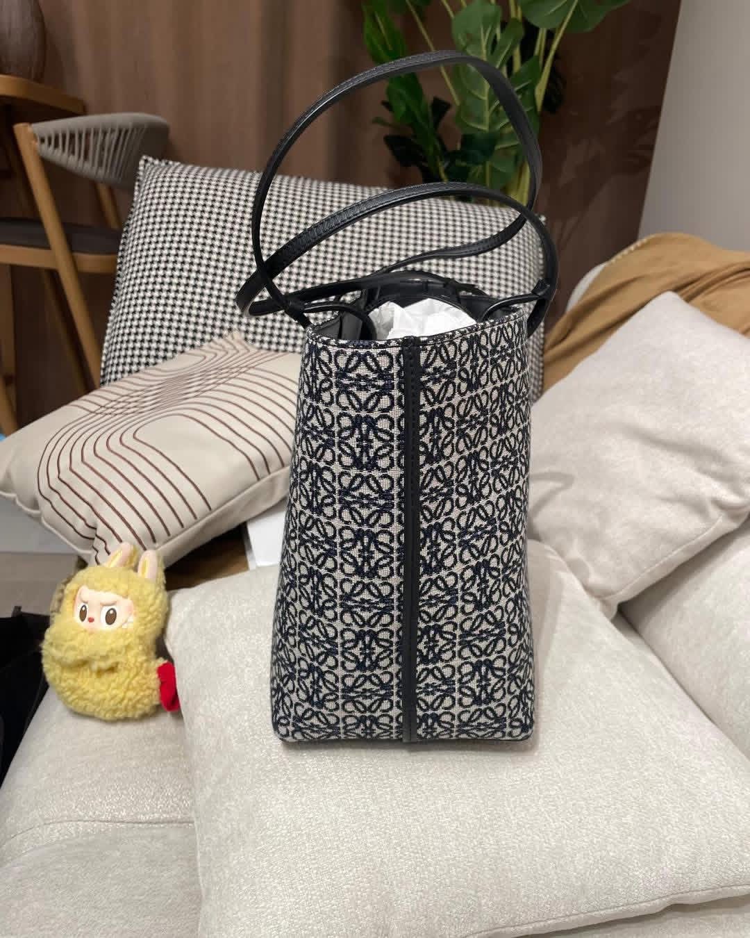 Loewe East West Anagram Tote Bag, 100%Authentic,98%new✅塵袋 