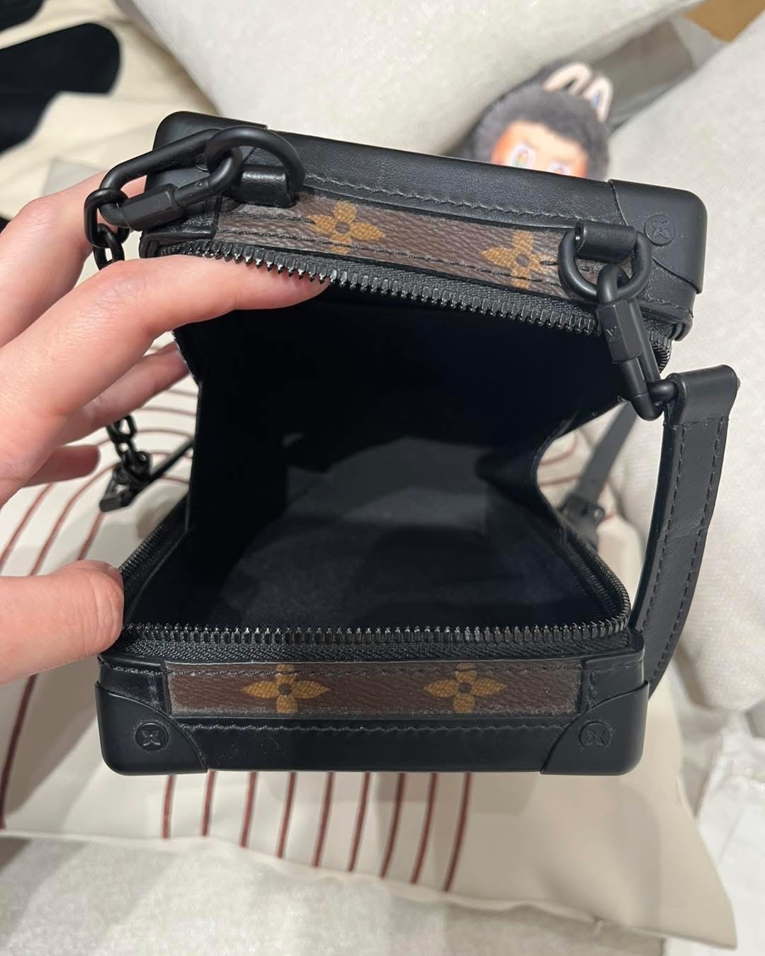 Lv Tuffetage Vertical Soft Trunk 100%Authentic ,98%new  ✅dust bag✅box 📣專門店售價  $38,000 📣