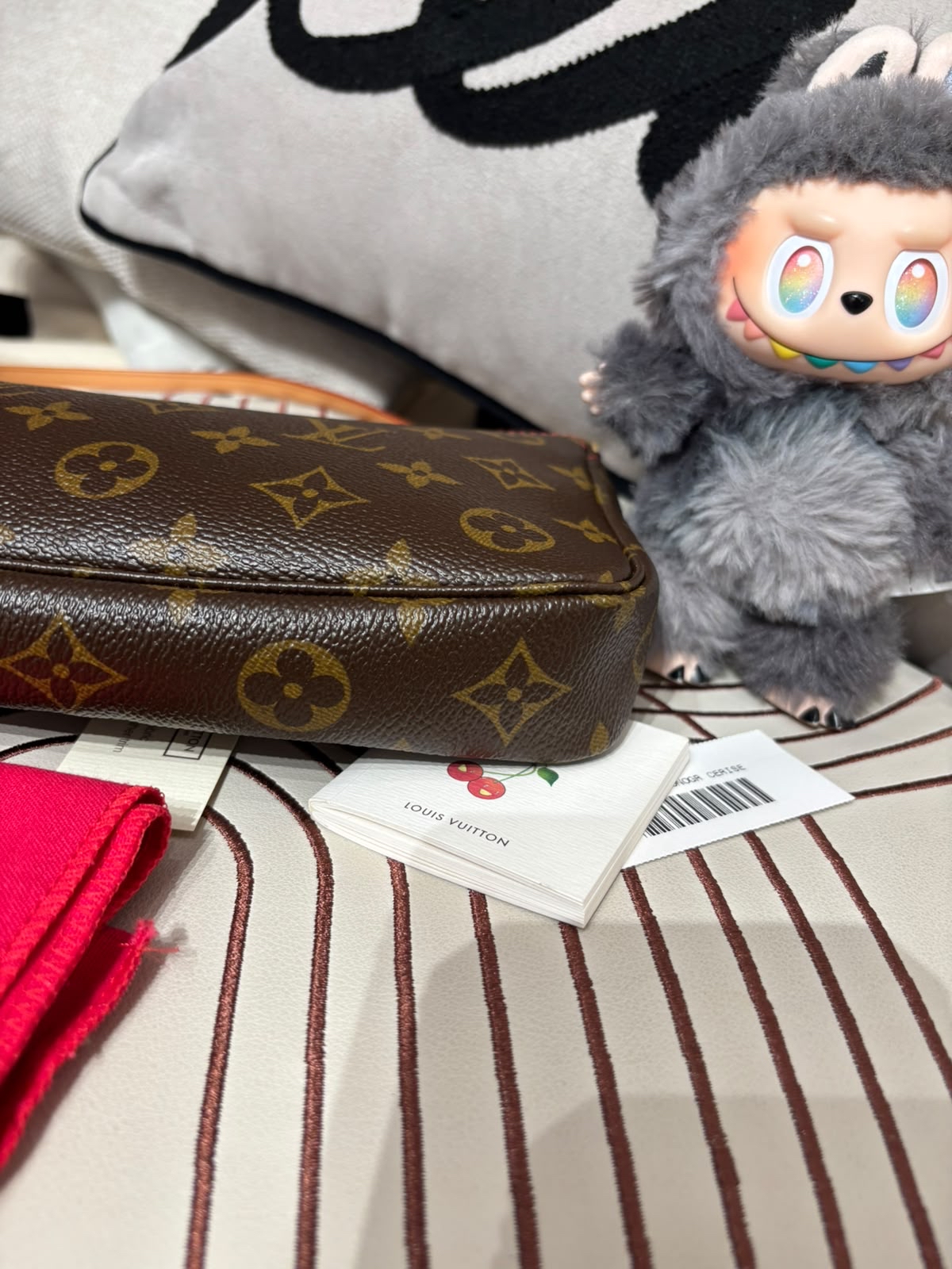 未使用品 Lv accessories pochette cerise M95008 100%Authentic, unused未使用品 ✅Dust bag 