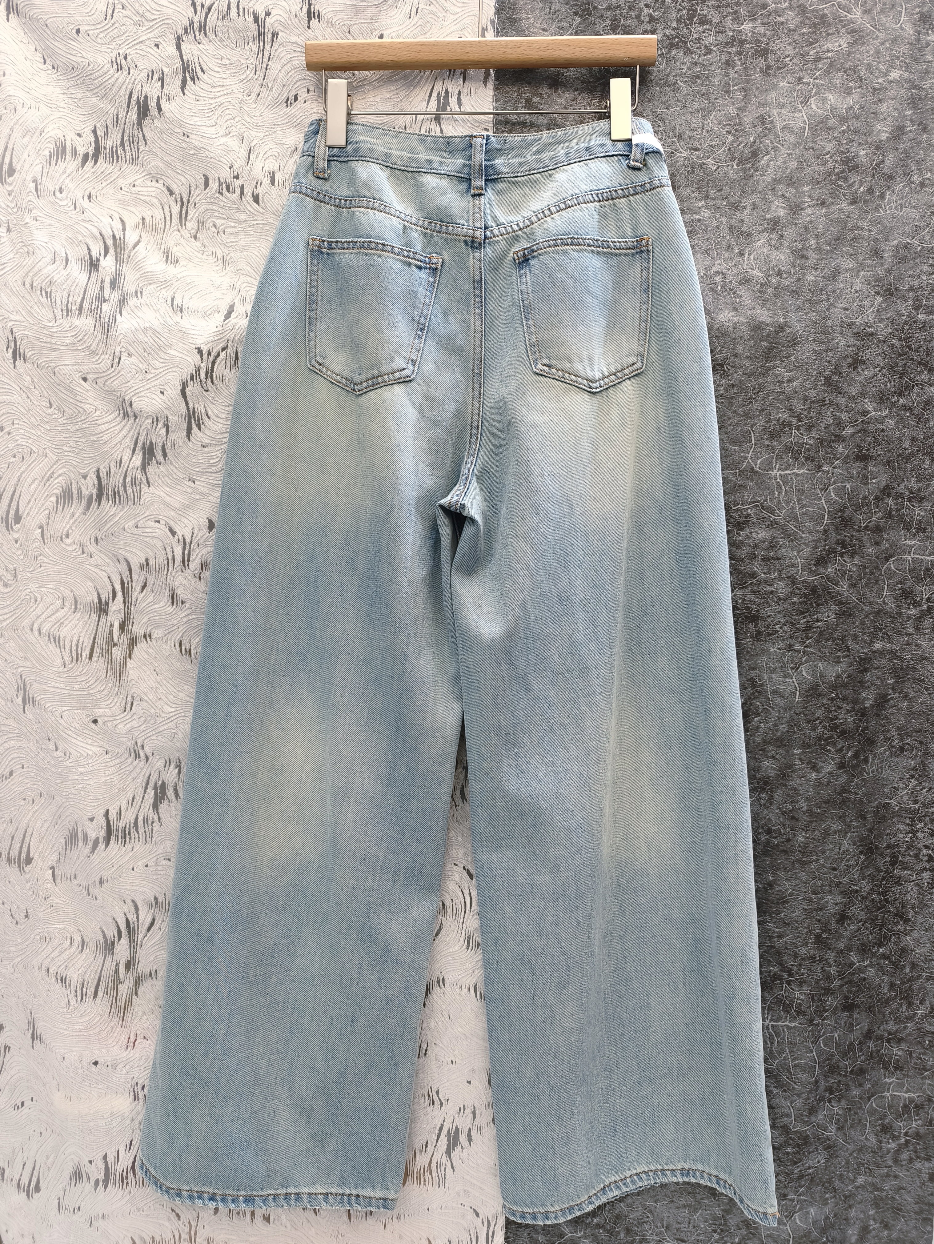 破洞闊筒牛仔褲