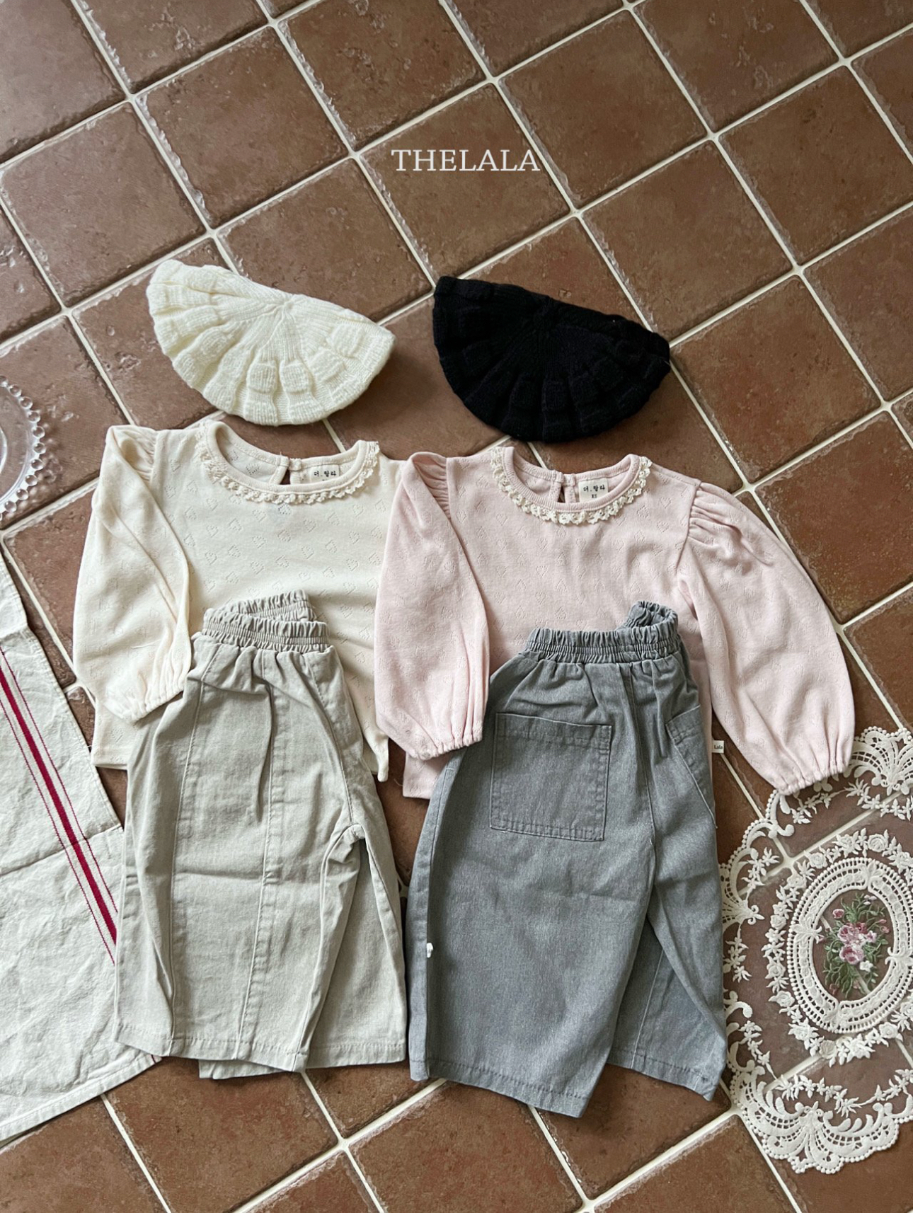 🌸預訂 韓國直送🌸🇰🇷THELALA兩色蕾絲心心通花泡泡長袖上衣