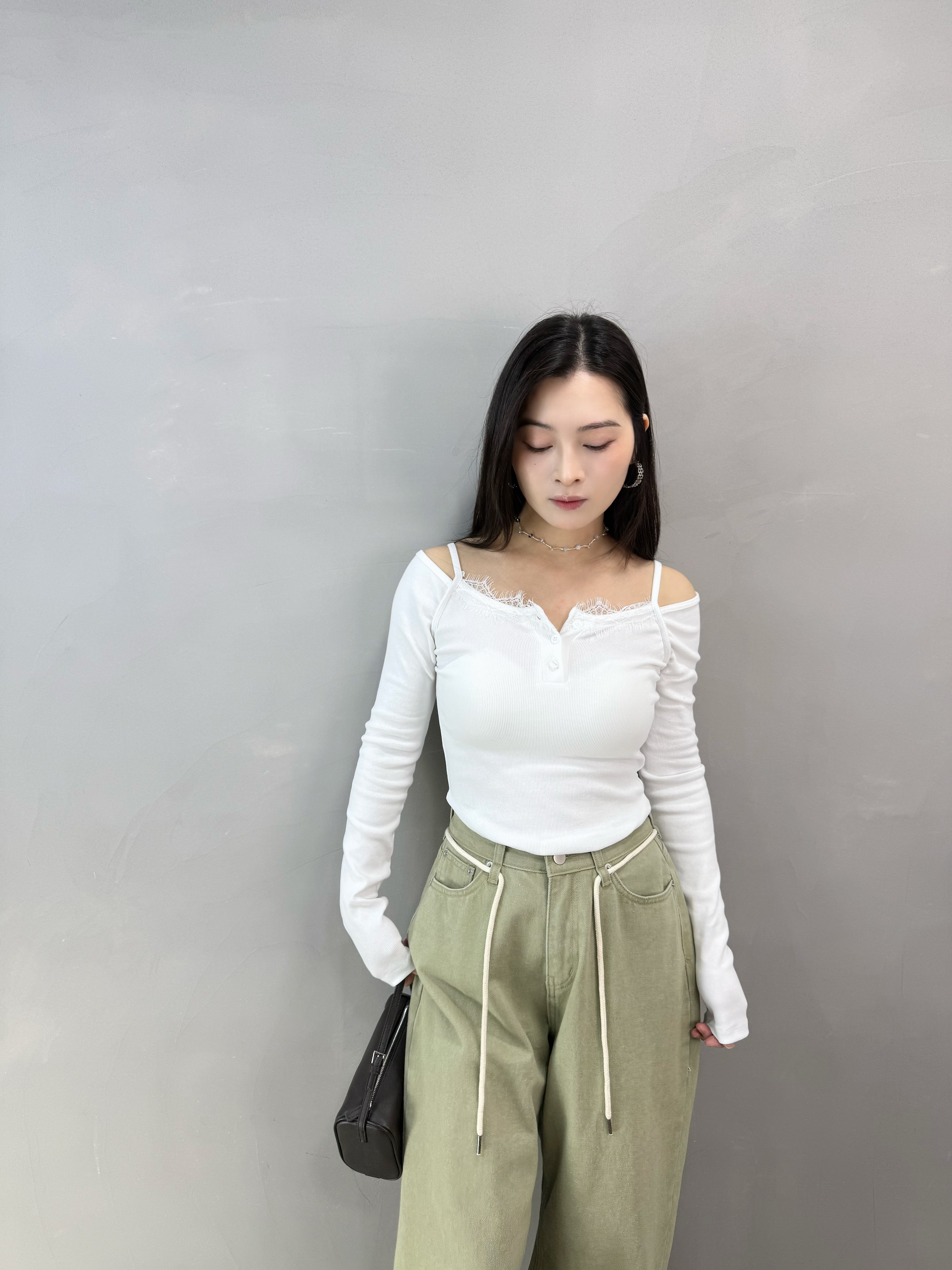 H76 扣鈕Lace 露膊Tee