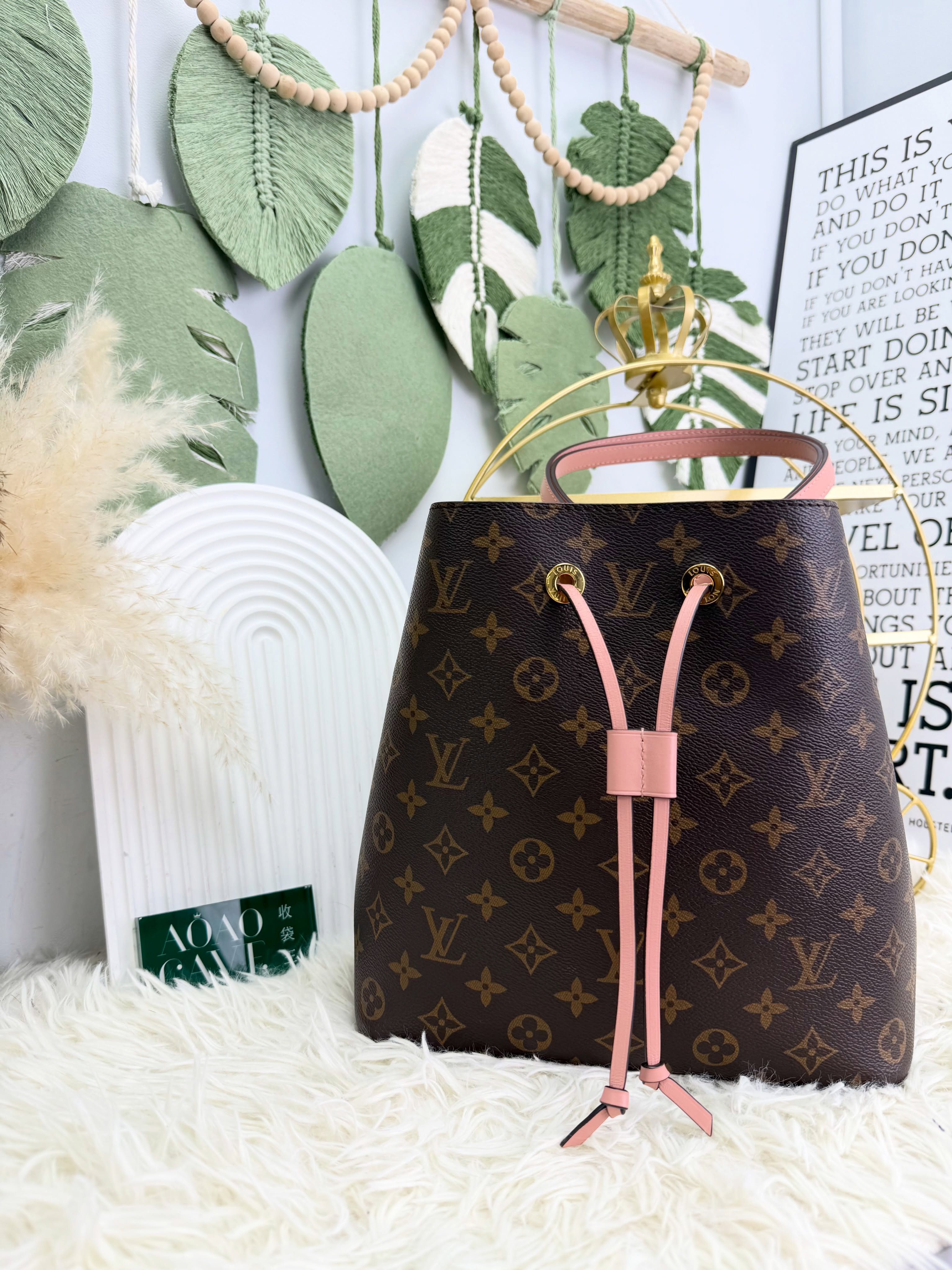 Lv👜 PRE OWNED 🛍️經典老花拼粉紅色 NeoNoe MM水桶包🤎