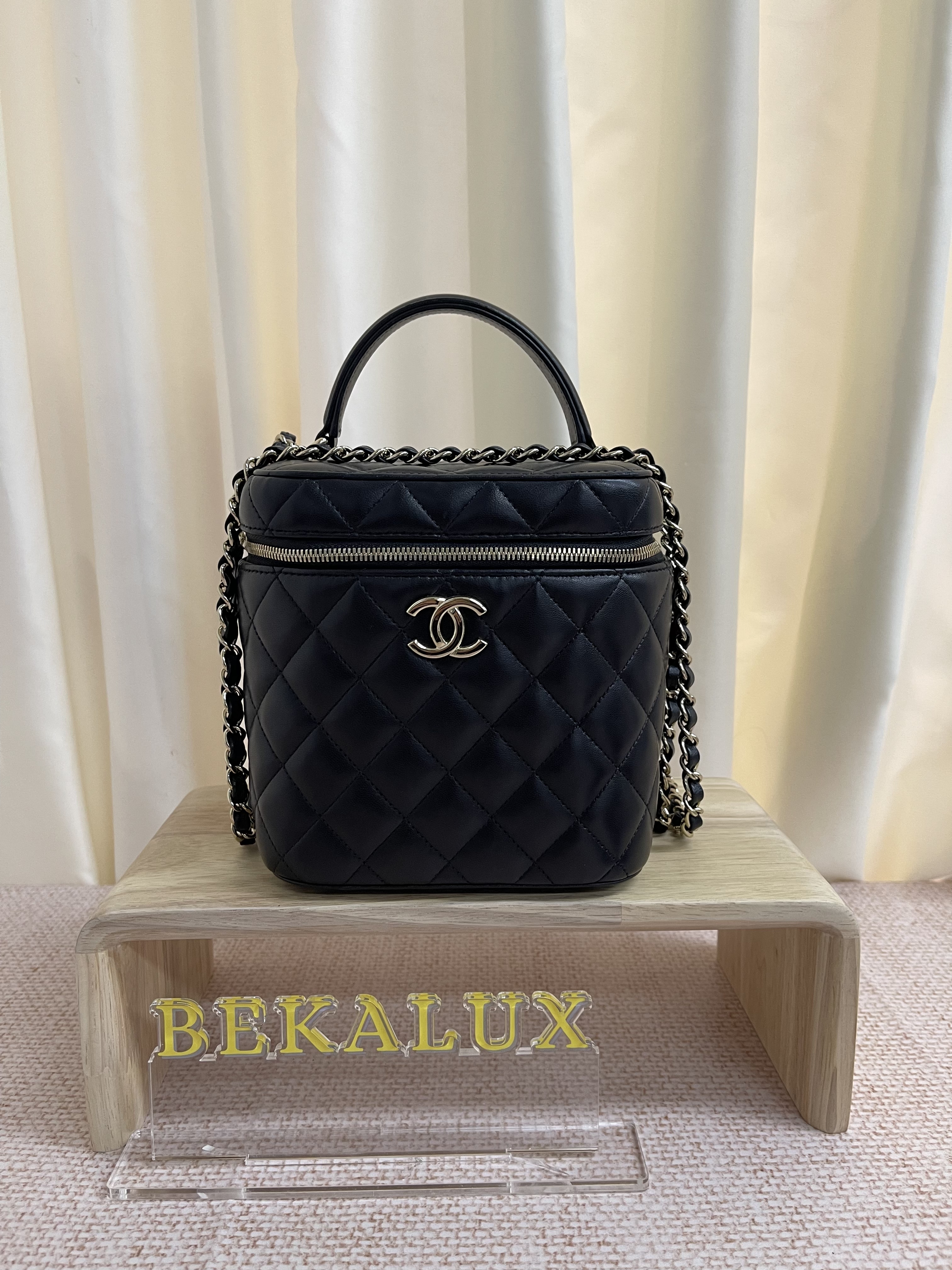 Pre-owned Chanel vanity case / 26NY101