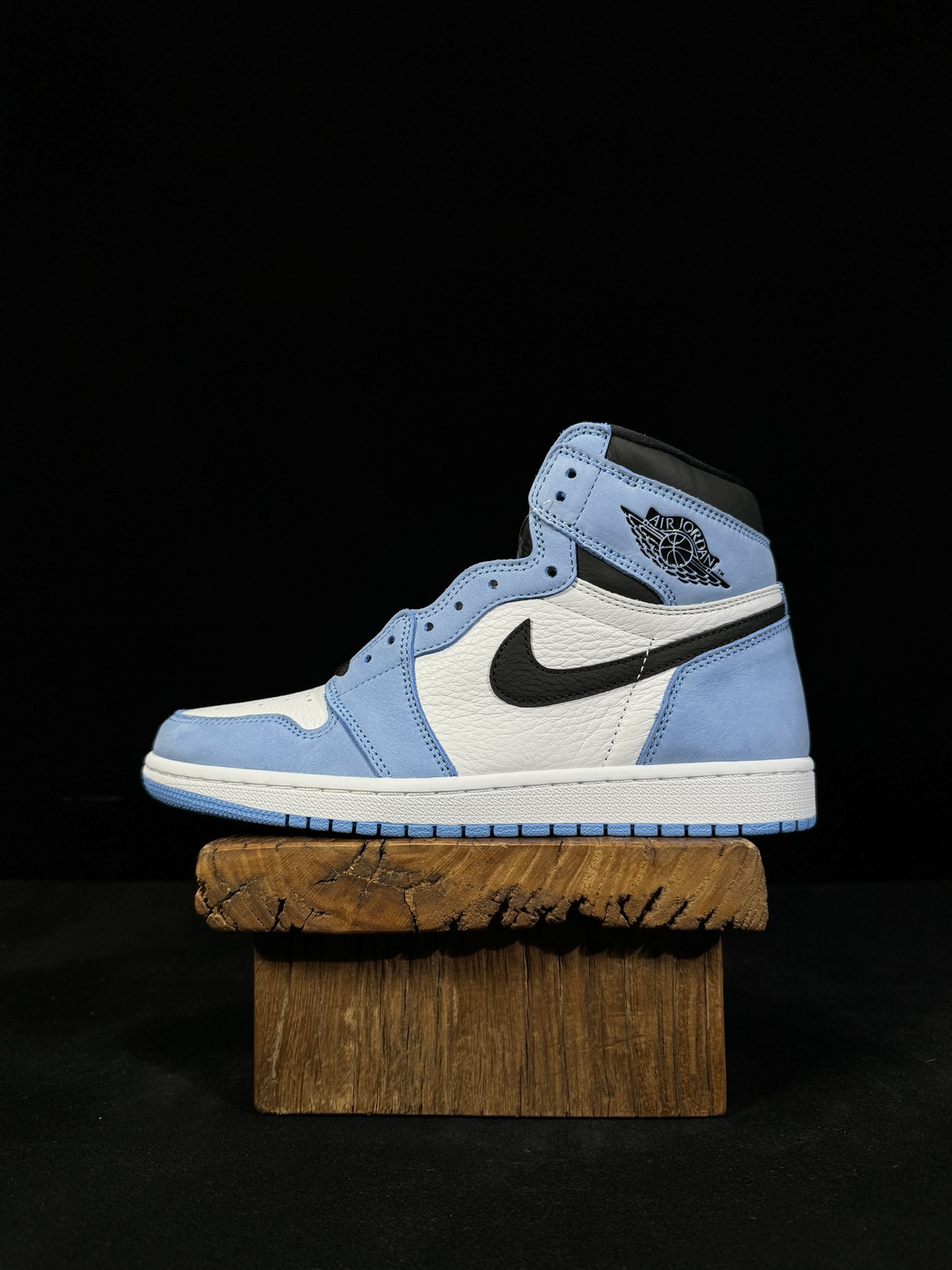 Nike Air Jordan 1 Retro High OG 555088-134 | Blue Box