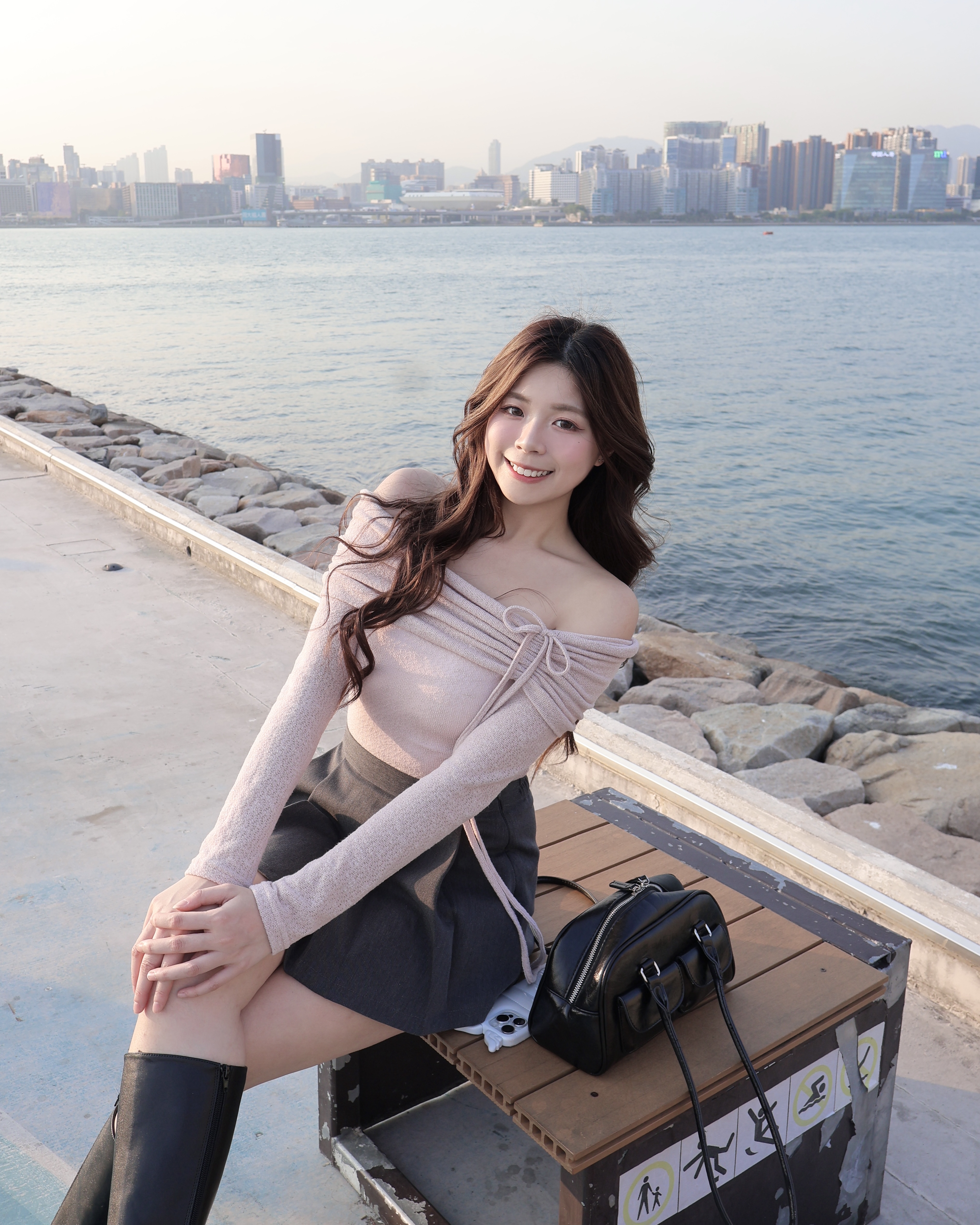  【 🫧超氣質♡ 微透感混紋效果～不規則倒V鏤空露肩上衣.ﾟ💗 】 Way Up Off Shoulder Top(四色入)