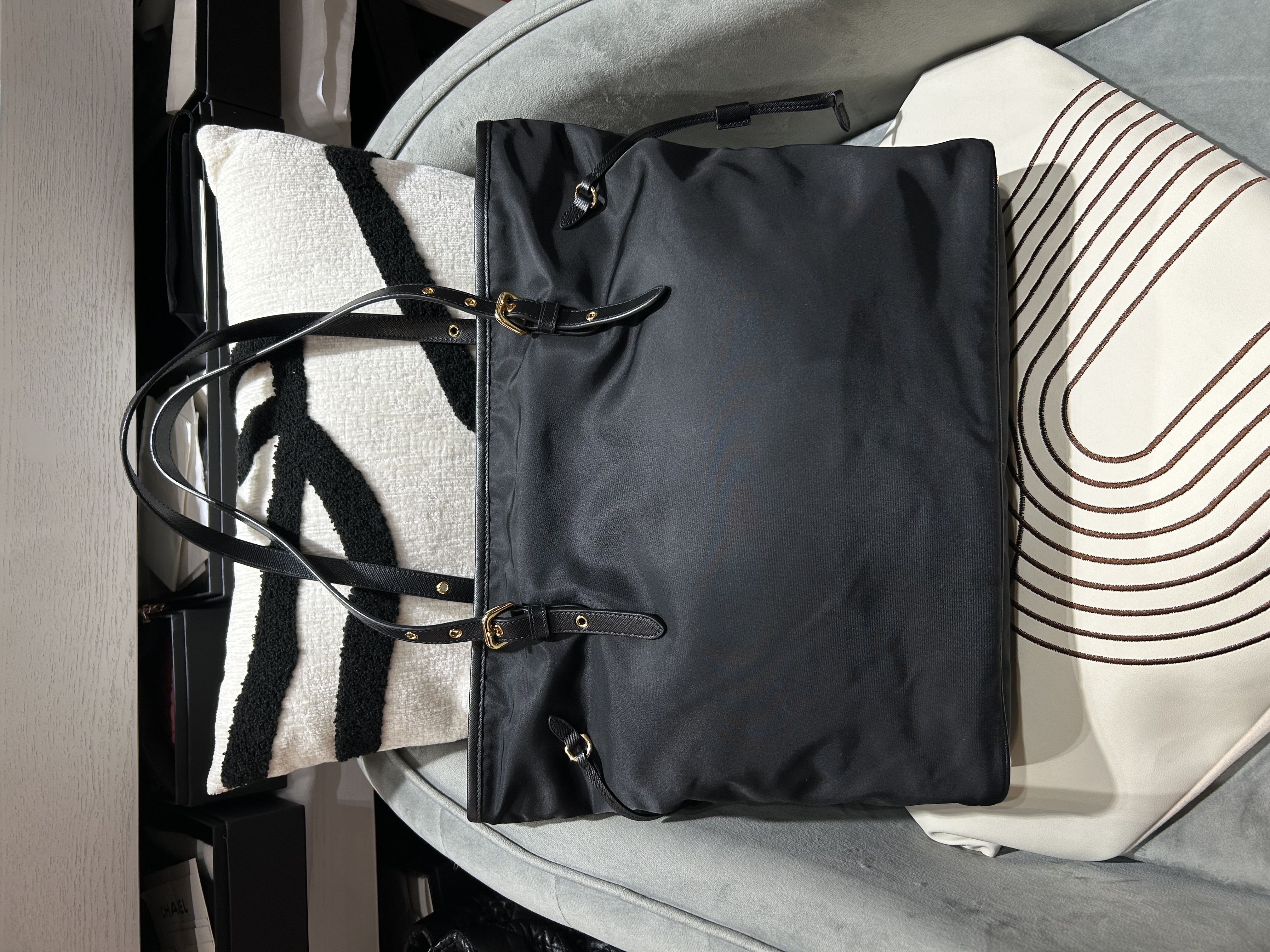 Prada Nylon Shoulder Tote Bag Black 100%Authentic,98%new ✅dust bag  