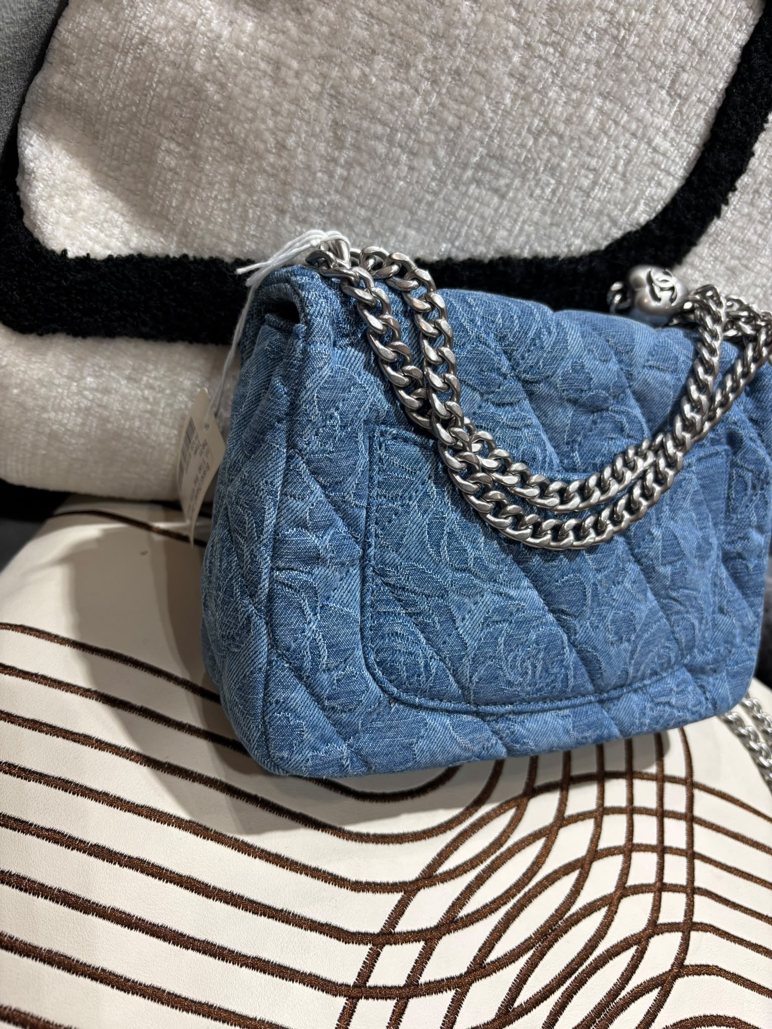 Chanel Mini flap bag with Heart Chain Shoulder Bag AS3829 denim 23P 100%Authentic, 99%New ✅晶片✅Dust bag✅Box
