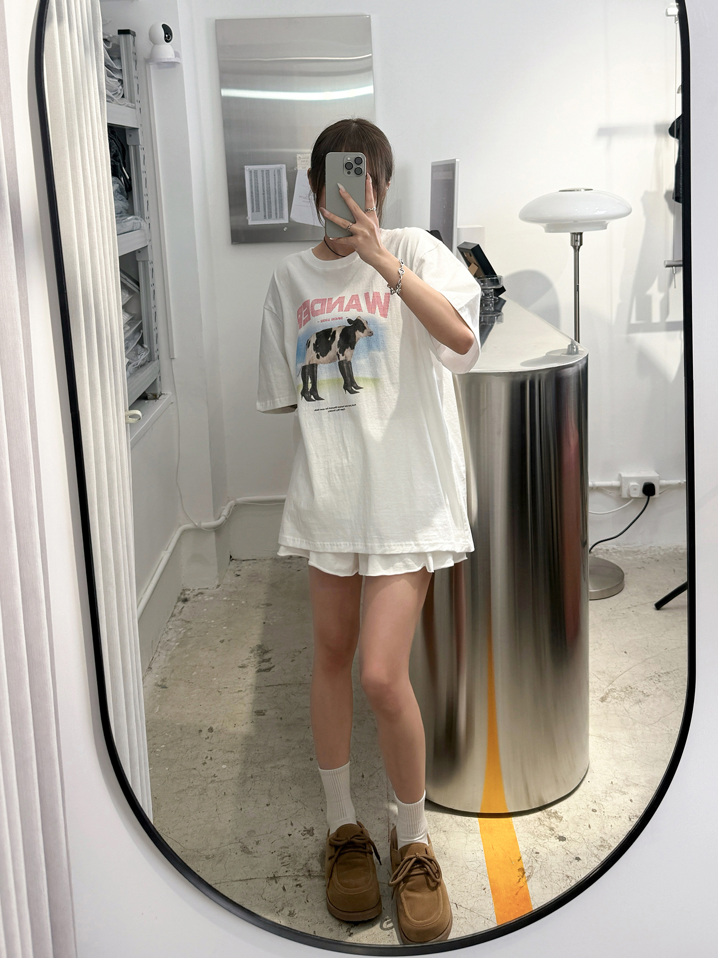 𝐖𝐚𝐧𝐝𝐞𝐫 𝐜𝐨𝐰 𝐠𝐫𝐚𝐩𝐡𝐢𝐜 𝐨𝐯𝐞𝐫𝐬𝐢𝐳𝐞𝐝 𝐭-𝐬𝐡𝐢𝐫𝐭