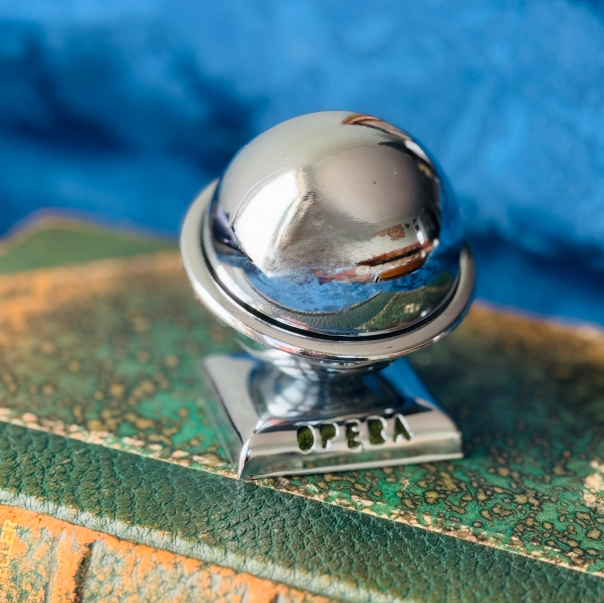 RARE! Highly Collectible Vintage C.a. 1950 OPERA Globe Shaped Silver Tone Ring Box (MT2281)
