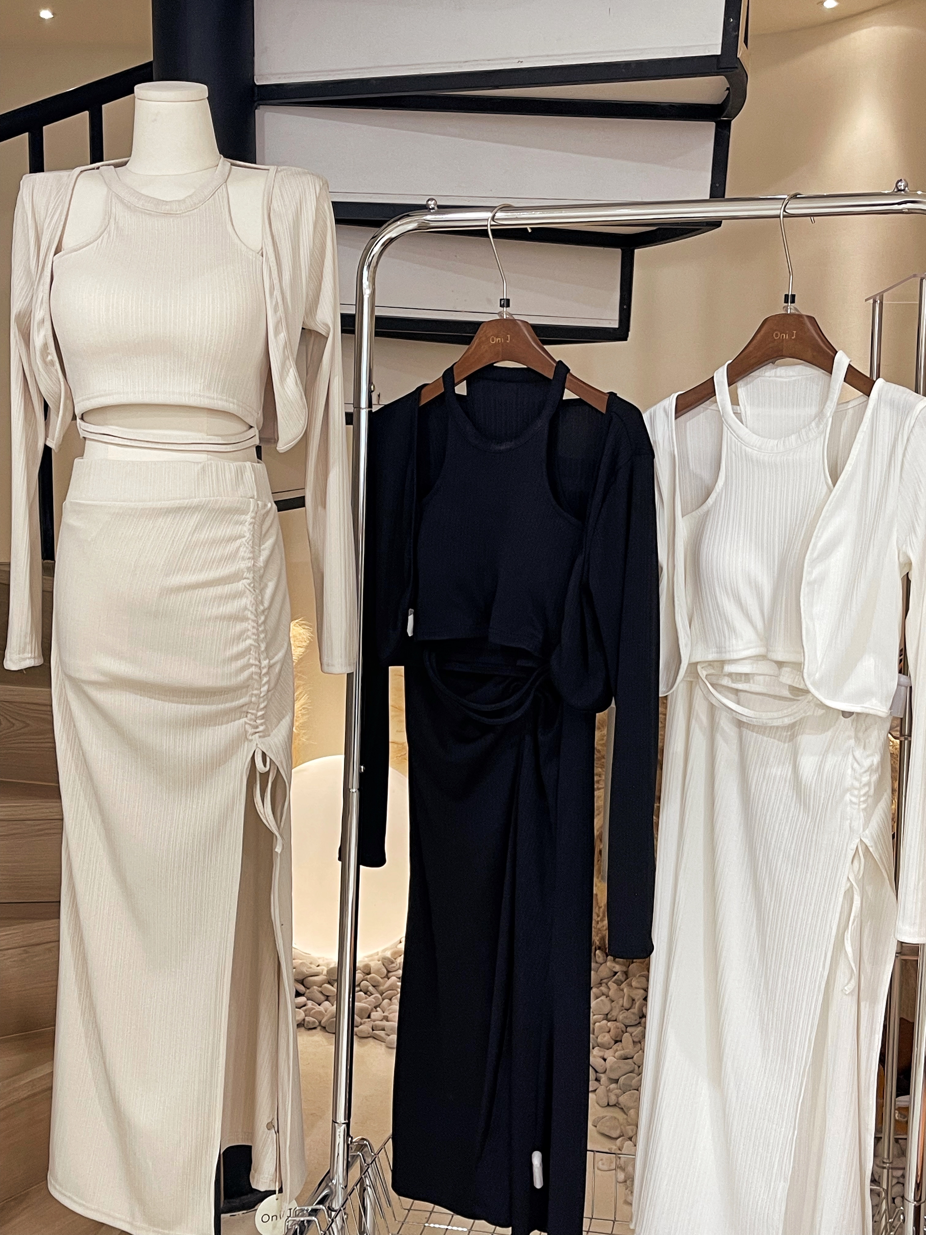 1109胸垫上衣+外套+弹力半裙