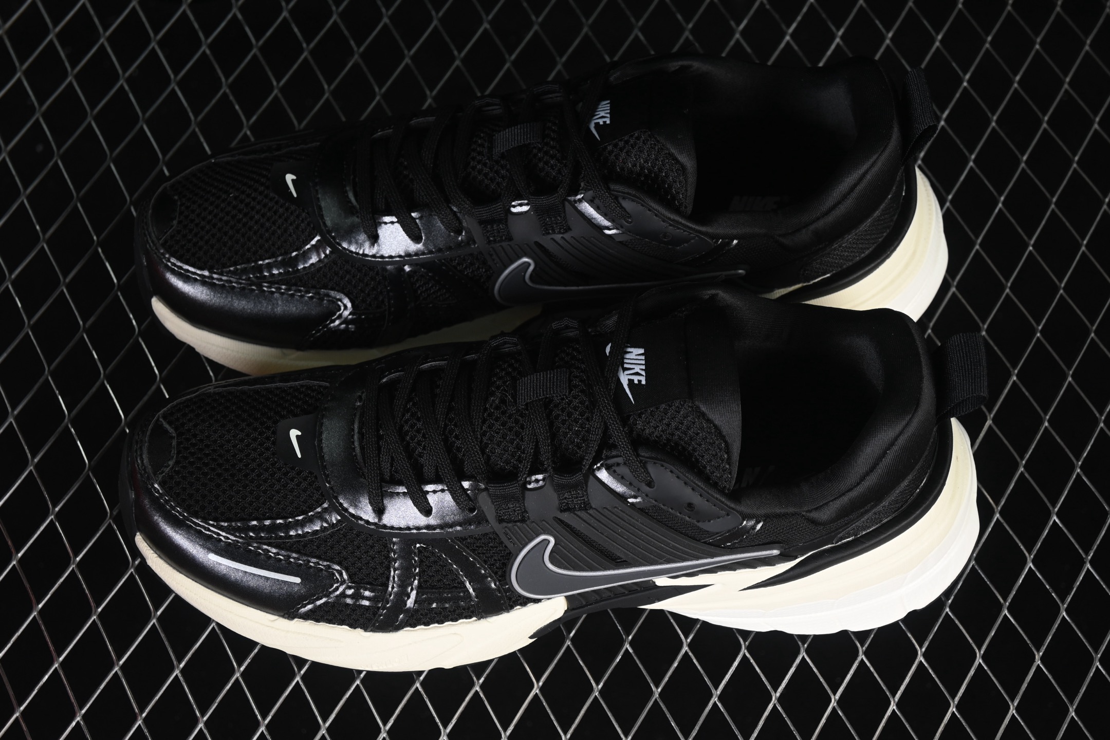 Nike V2K Run FD0736-012