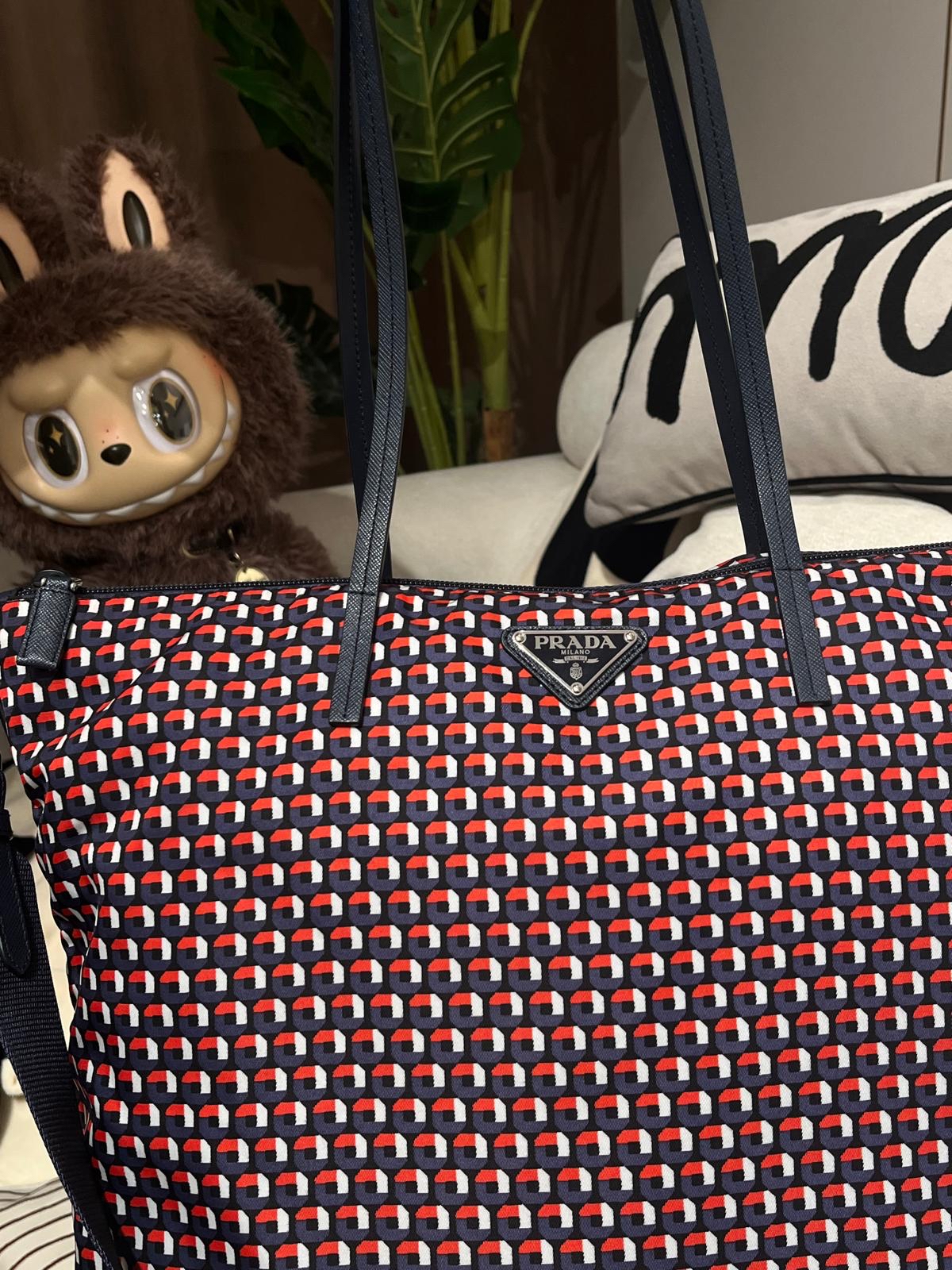 Prada 2way Bag nylon 100%Authentic, 98%new ✅ certificate card