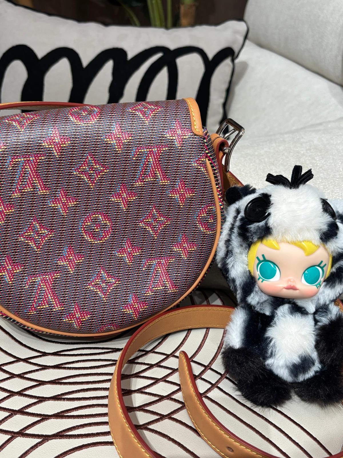 Lv tambourine 限量版 limited edition  100%Authentic ,unused ✅dust bag✅booklet✅box