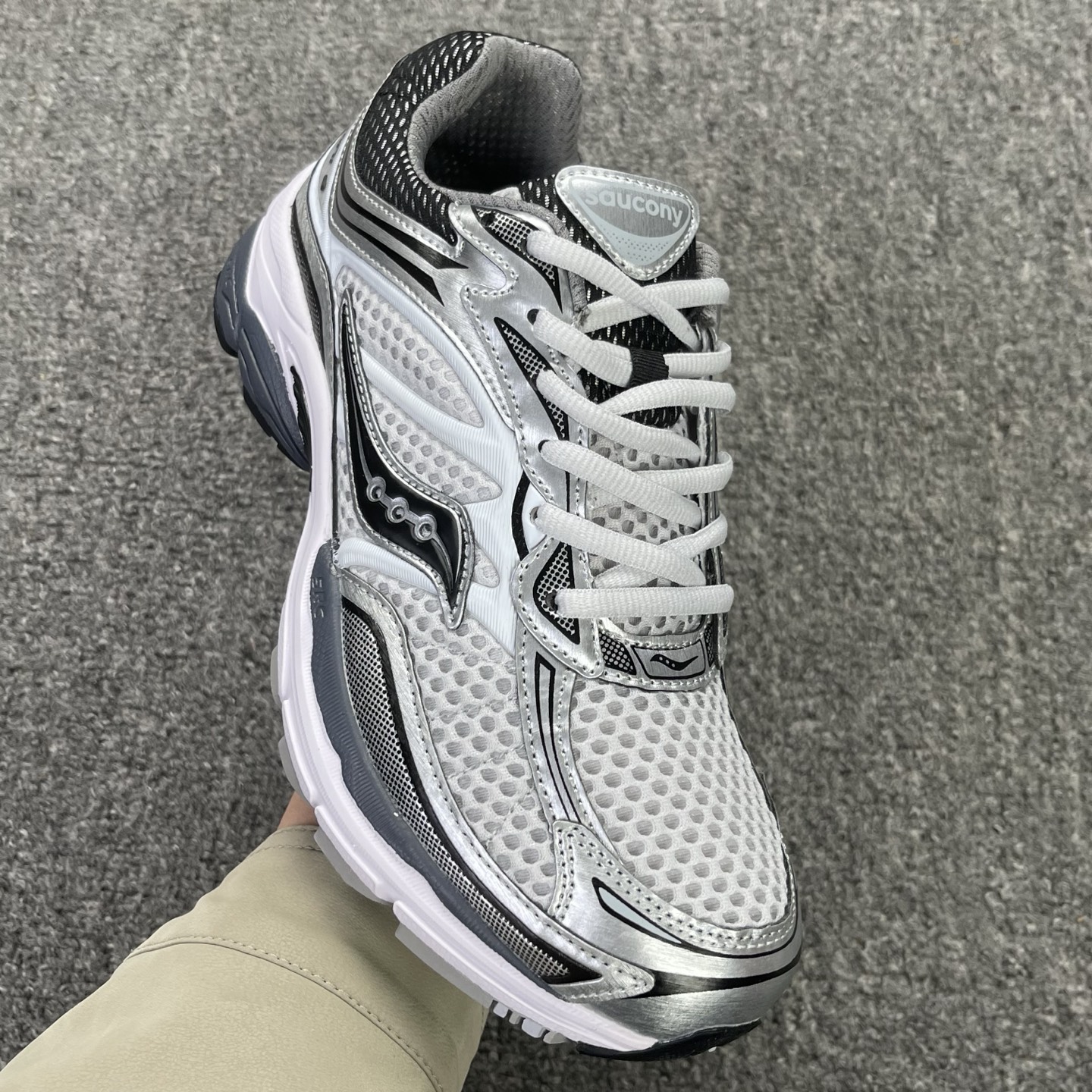 Saucony ProGrid Omni 9