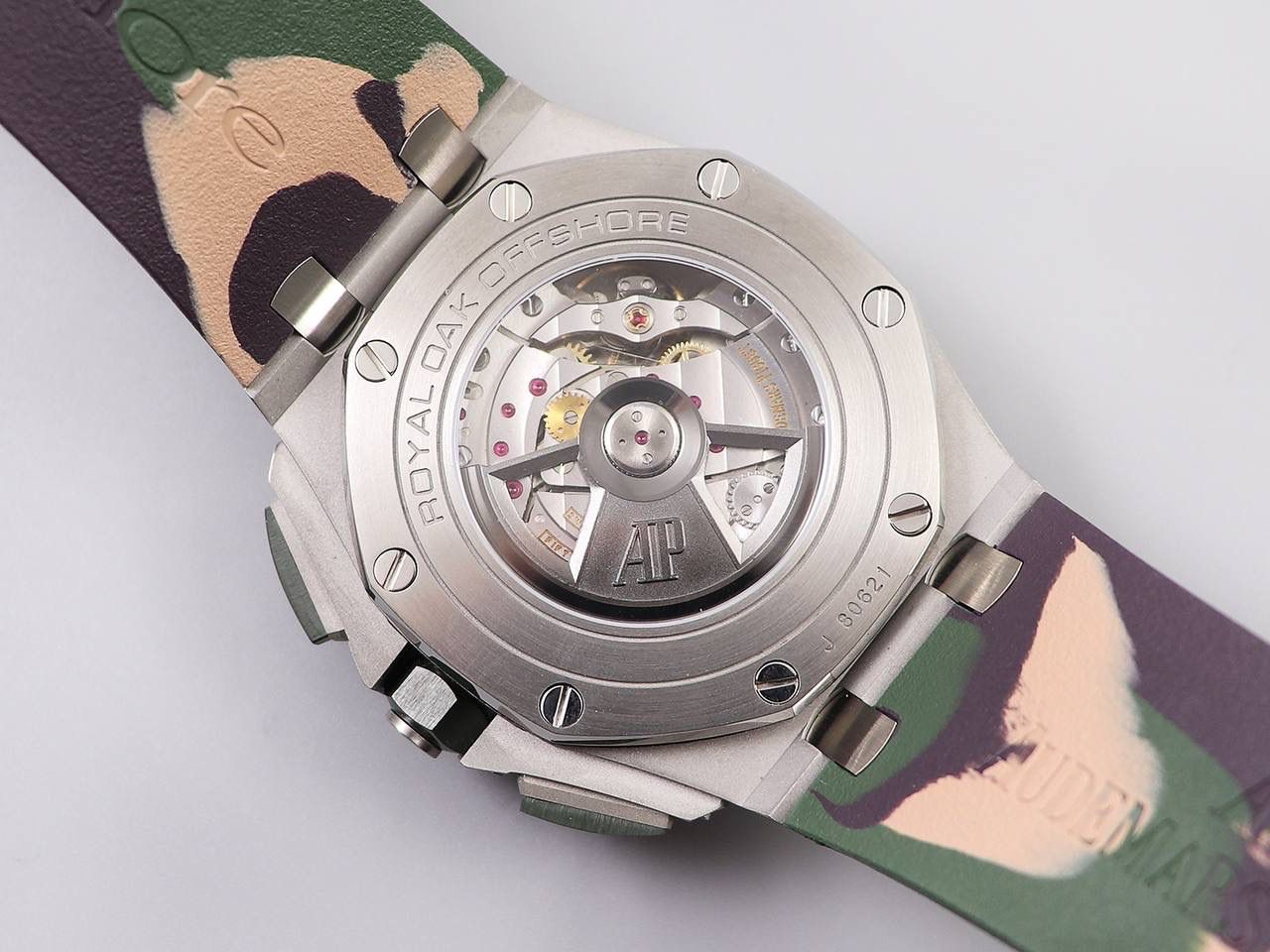 A P26400绿陶＂迷彩＂系列，直径44MM，钢壳绿色陶瓷圈绿色陶瓷按的把的！搭载订制版12H计时3126机芯，特制的顶级＂军绿迷彩＂橡胶带最强版＂26400＂系列🔥💯