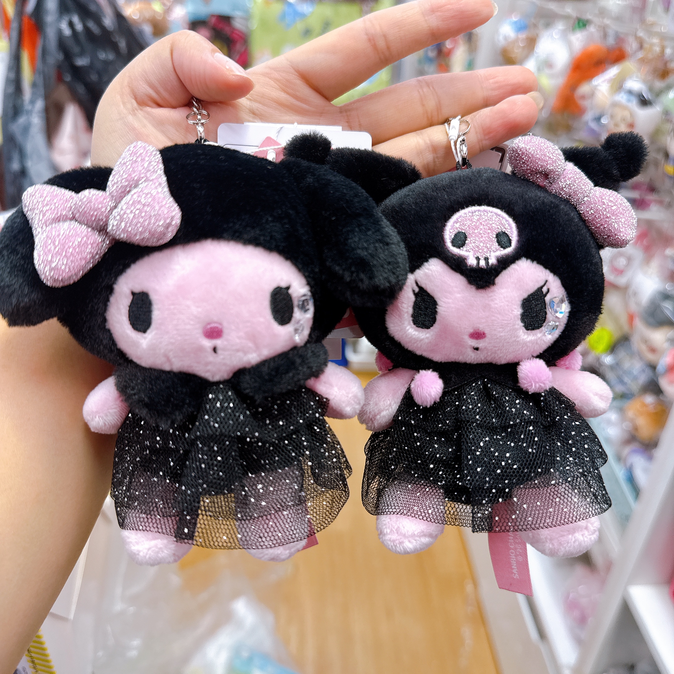 日本直送日本限定BLACK PINK系列，Hello Kitty Melody Kuromi Usahana 公仔掛飾