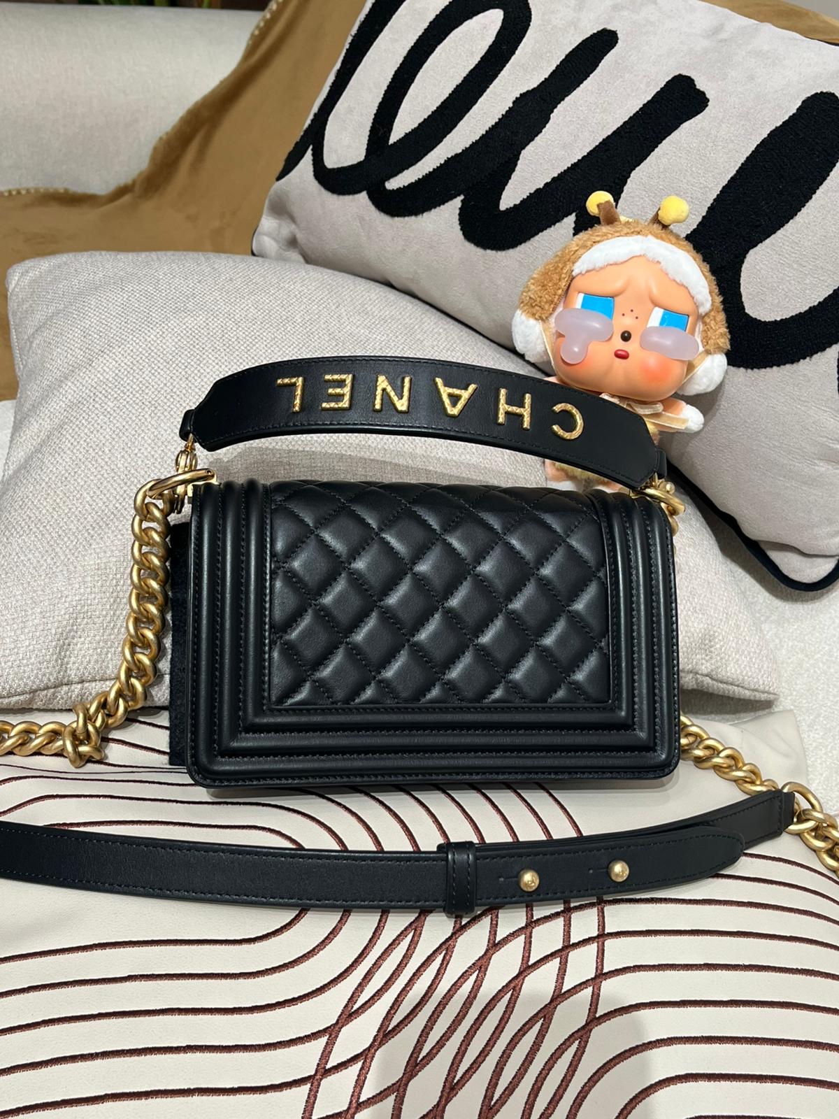 Chanel Boy 20cm 特別版 classic 2Way Bag AS2117 100%Authentic,95%new ✅專門店收據✅30貼✅塵袋✅box