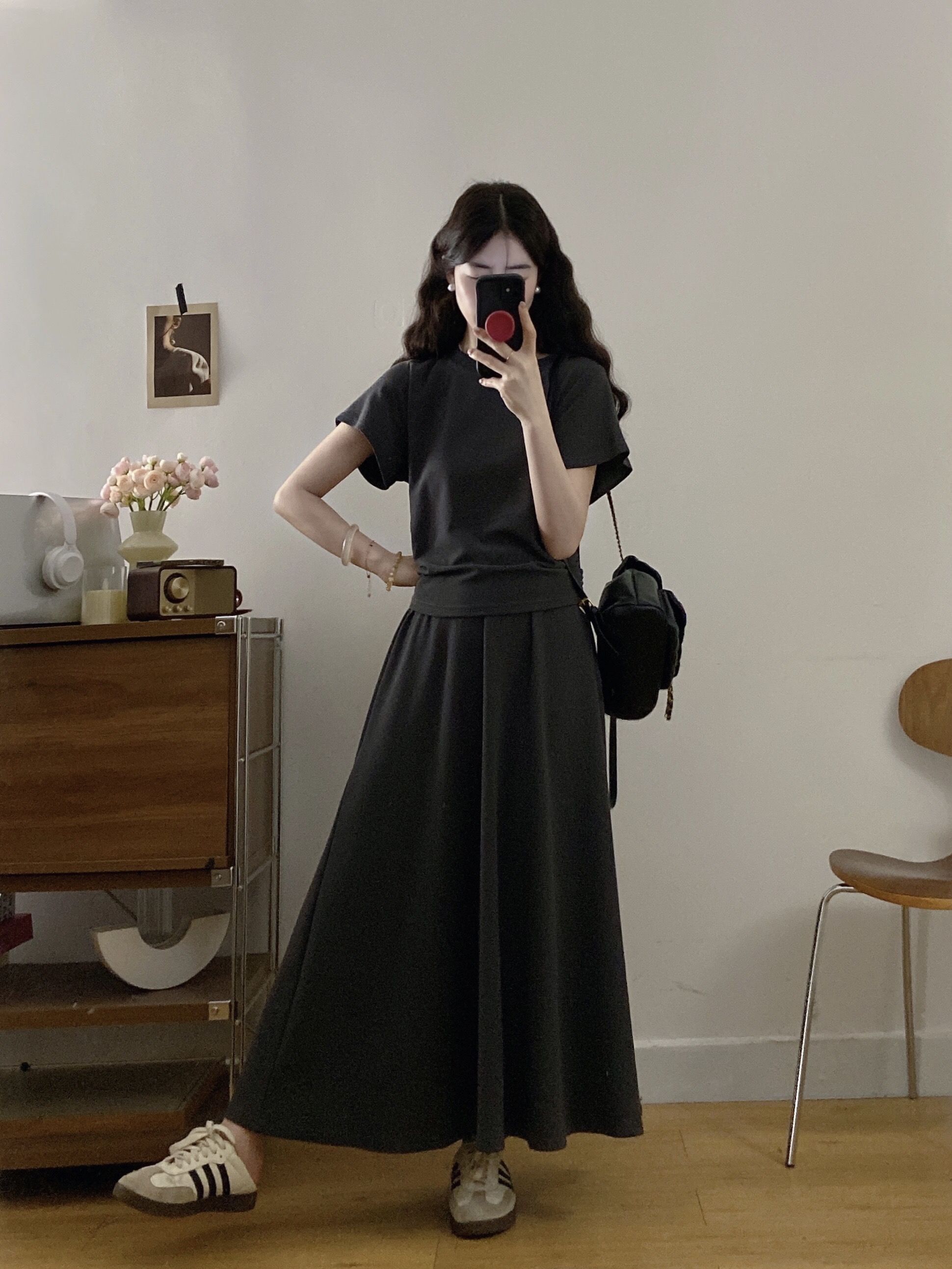 B152(6660) 韩版休闲风后弧形系带露腰上衣与长裙黑灰套装